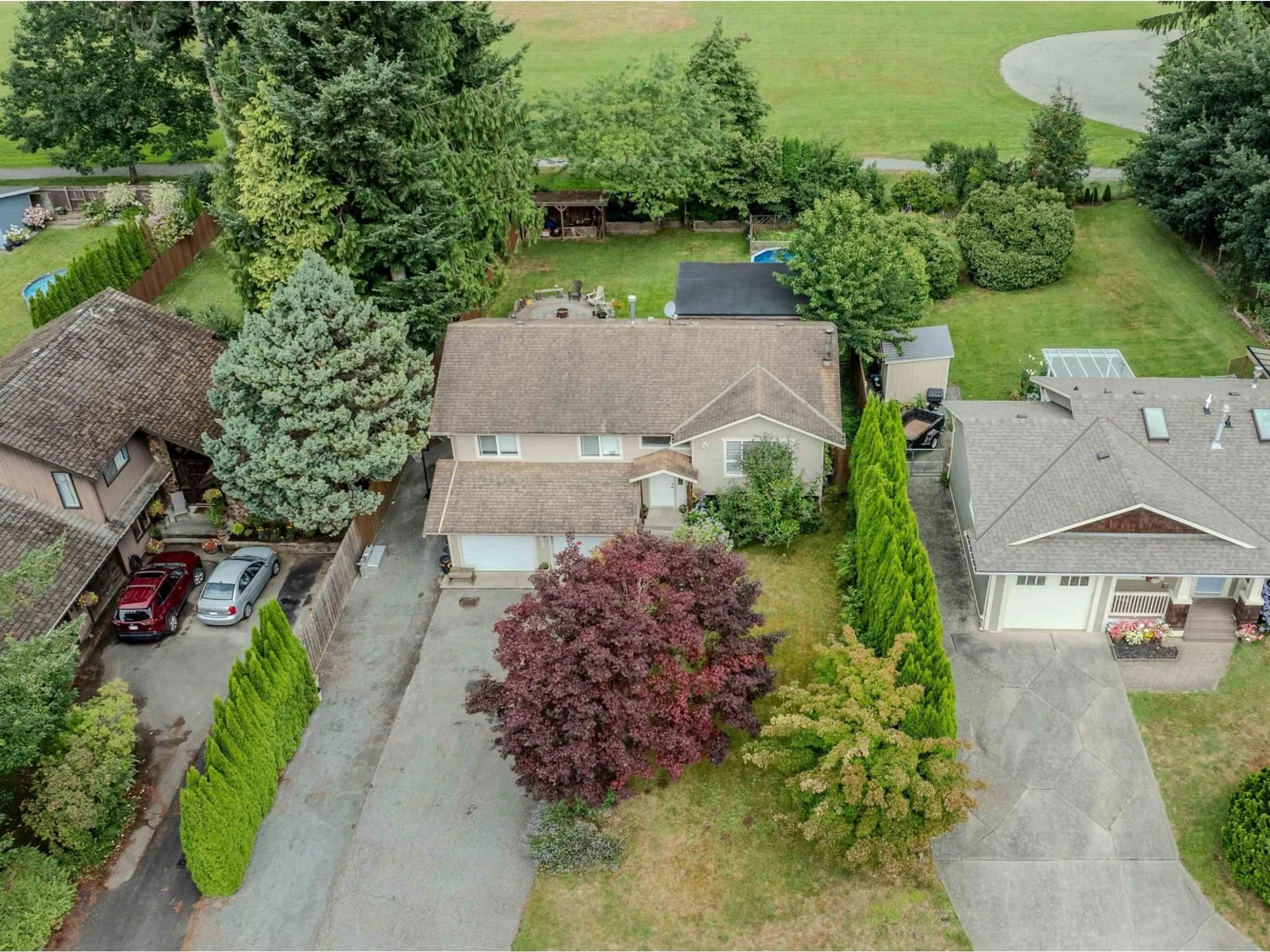 A pic from outside/outdoor area/front of a property/back of a property/a pic from drone, street for 35073 EWERT AVENUE, Mission British Columbia V2V6S7