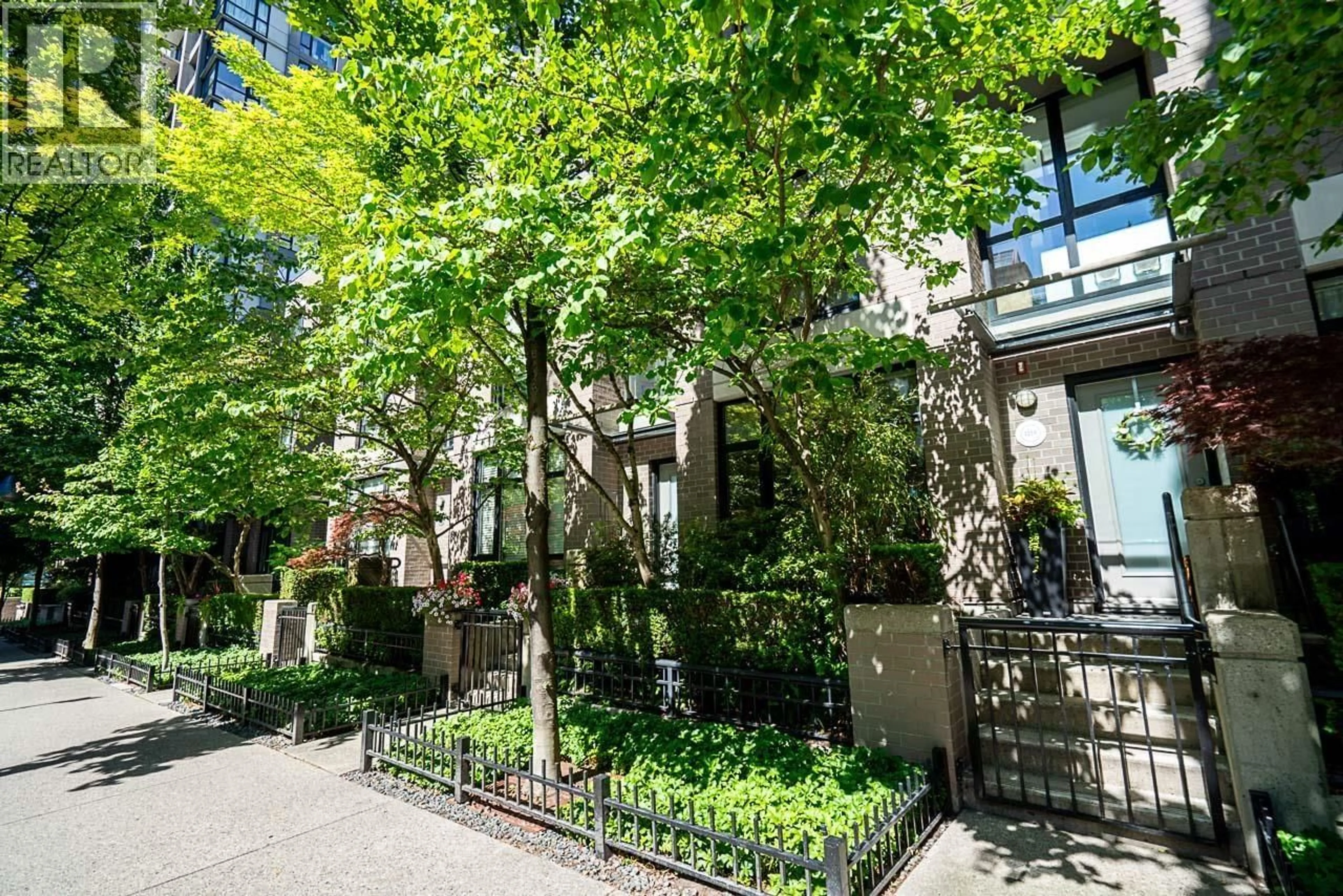 Patio, street for 1261 RICHARDS STREET, Vancouver British Columbia V6B3G3