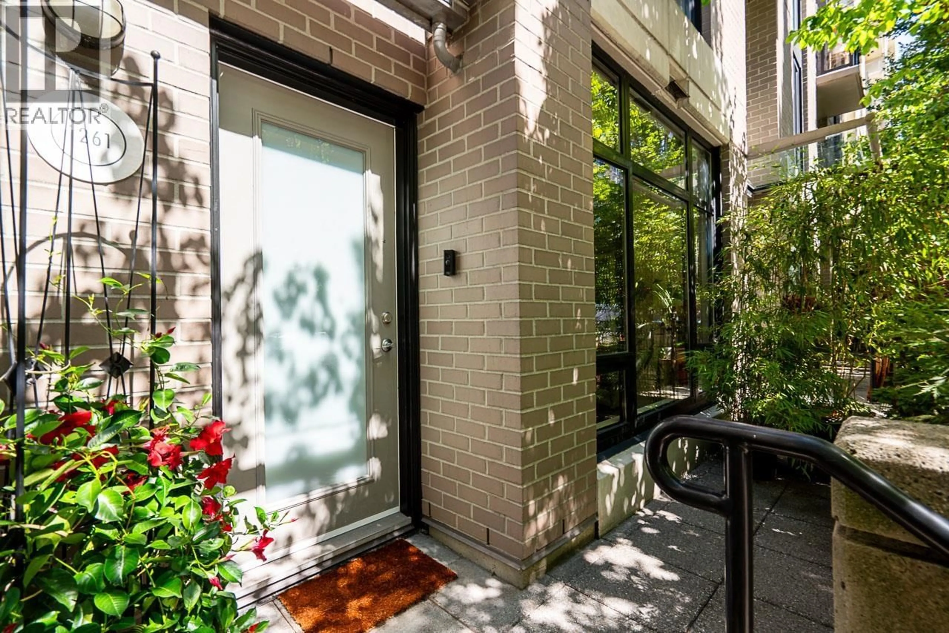 Indoor entryway for 1261 RICHARDS STREET, Vancouver British Columbia V6B3G3