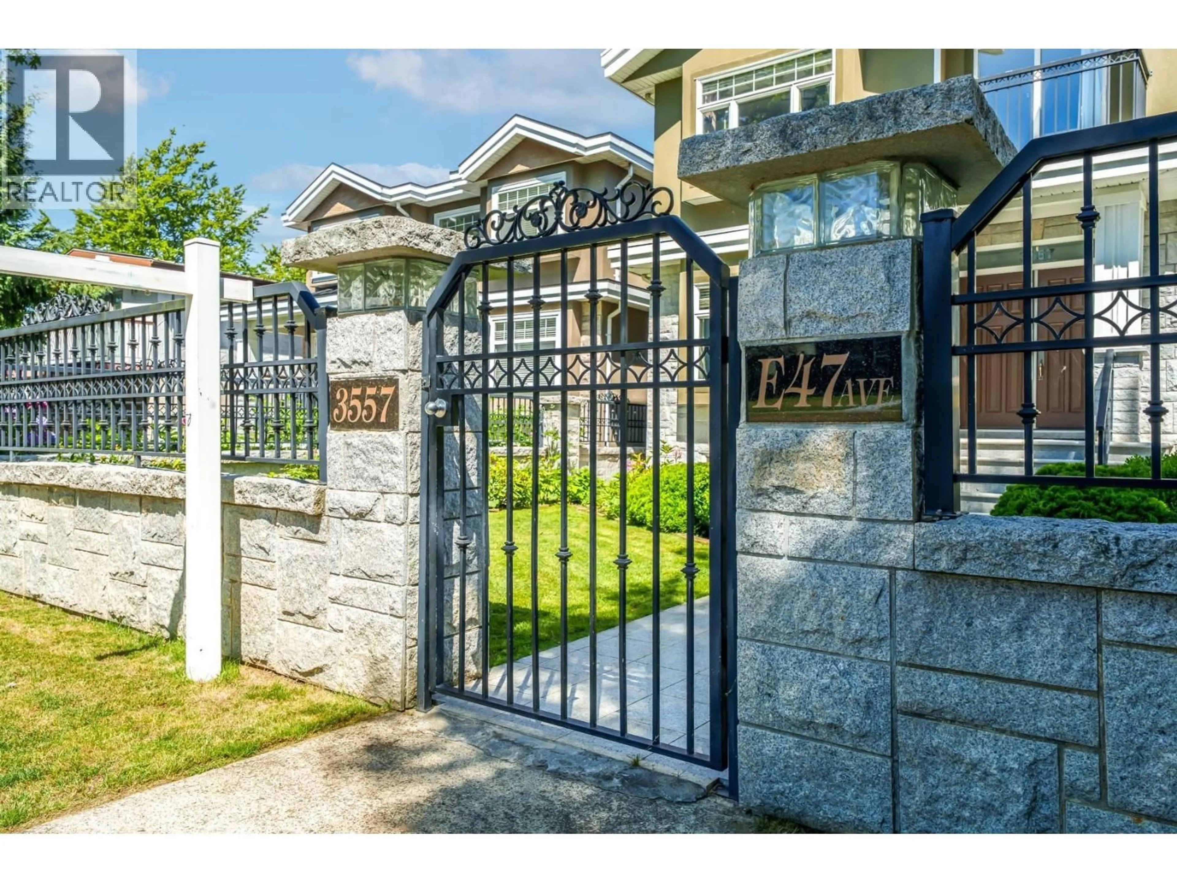 Indoor entryway for 3557 47TH AVENUE, Vancouver British Columbia V5S1E3