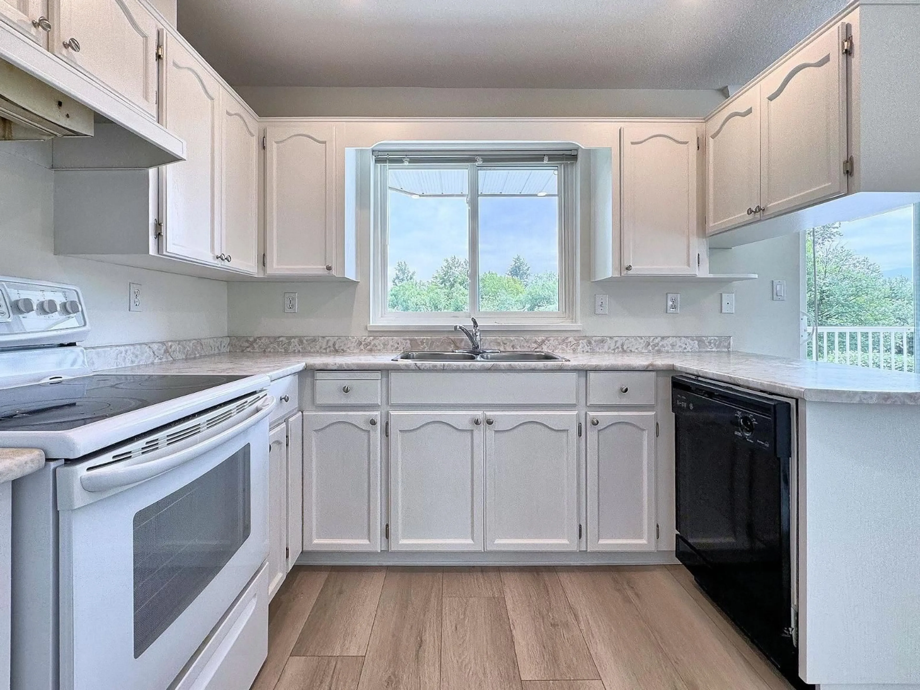 Standard kitchen, unknown for 118 - 20600 53A AVENUE, Langley British Columbia V3A8C2