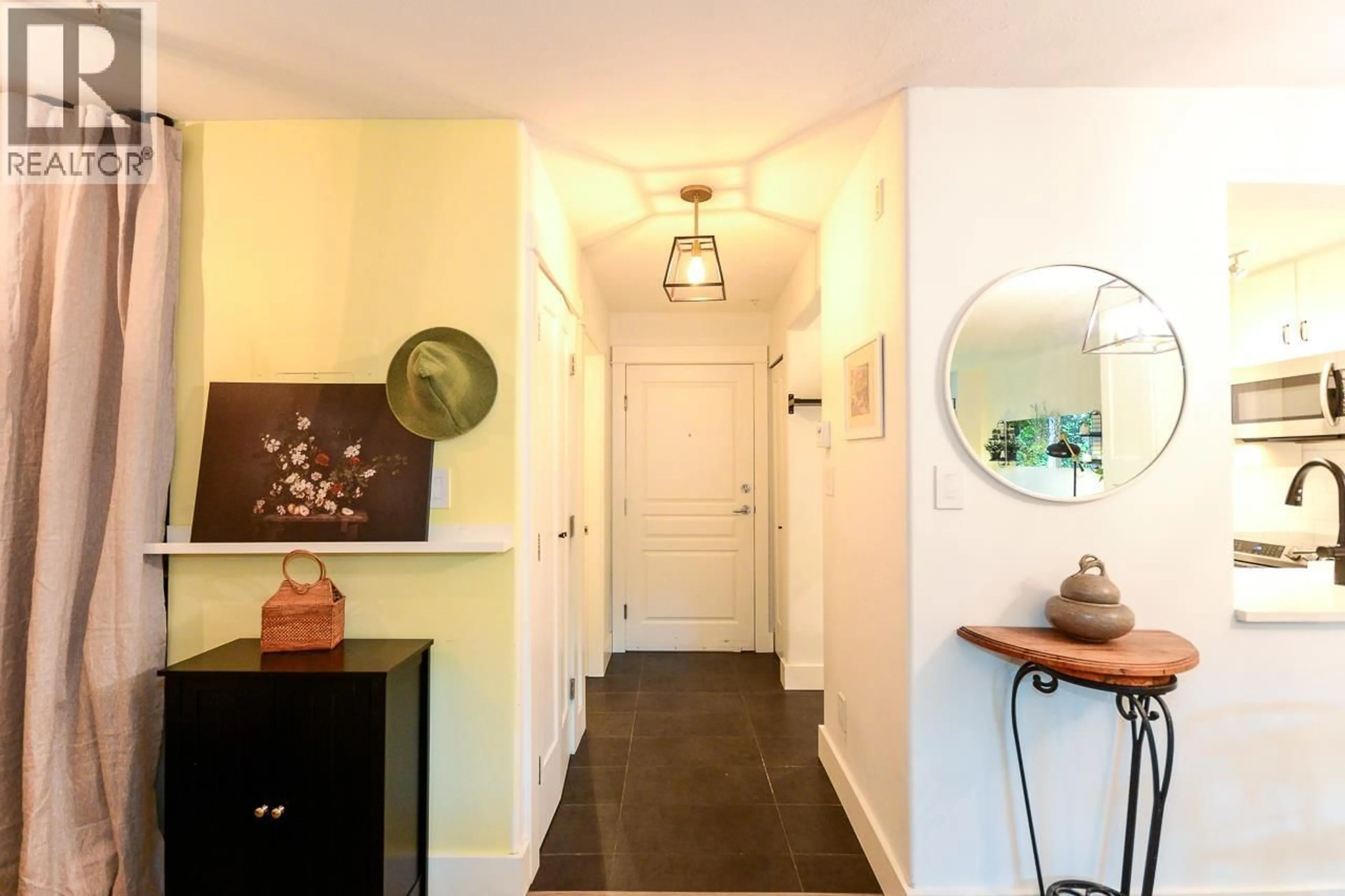 Indoor entryway for 104 - 12639 NO. 2 ROAD, Richmond British Columbia V7E6N6