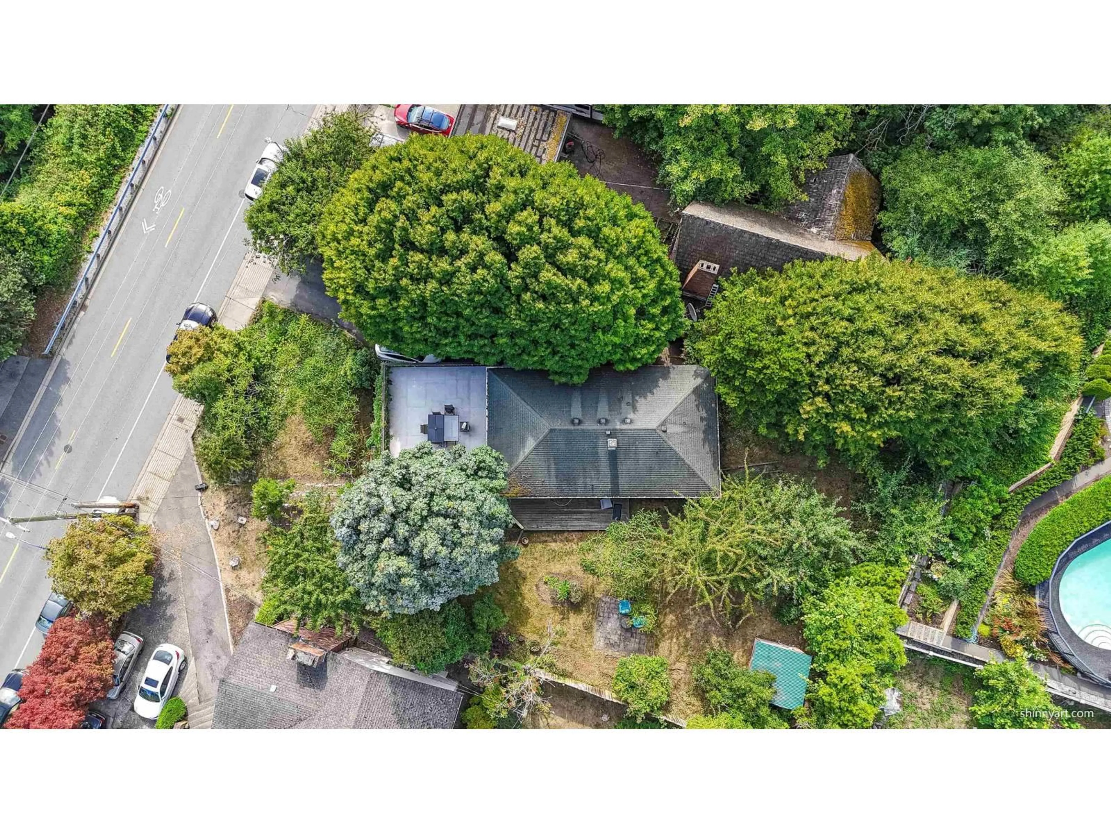 A pic from outside/outdoor area/front of a property/back of a property/a pic from drone, street for 14249 MARINE DRIVE, White Rock British Columbia V4B1A9