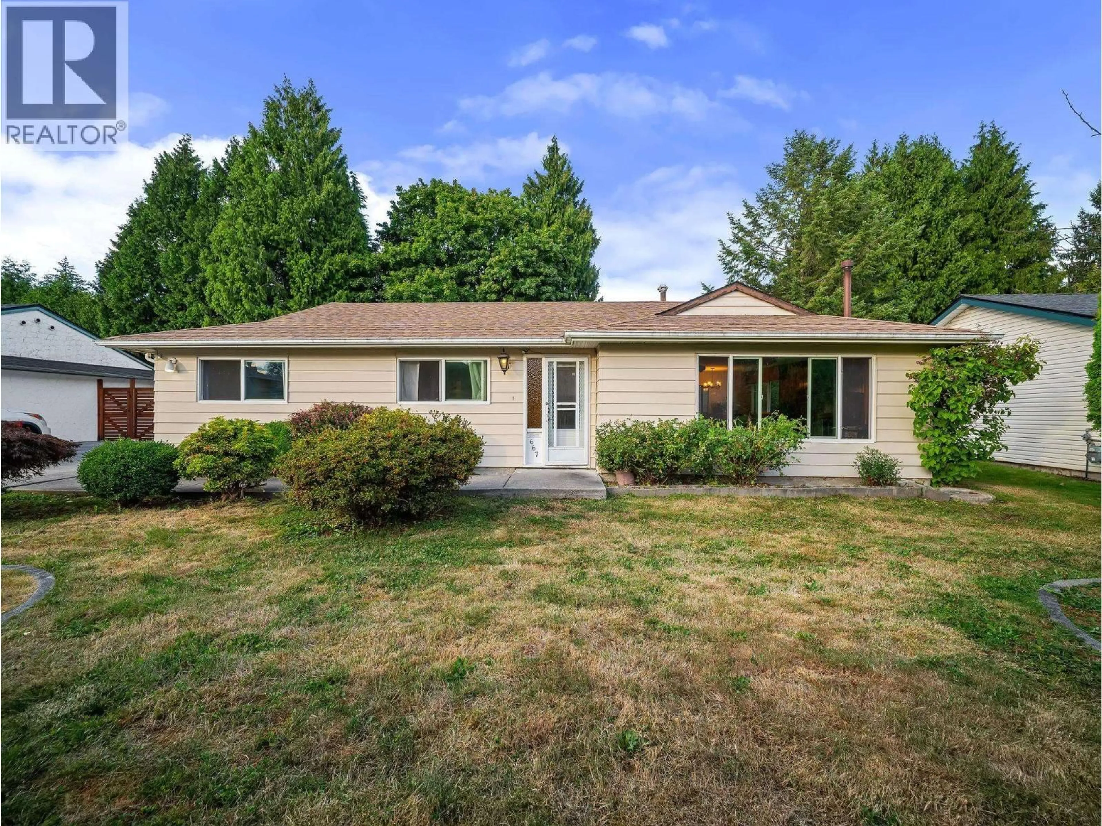 Home with vinyl exterior material, unknown for 667 CYPRESS STREET, Coquitlam British Columbia V3J6L3