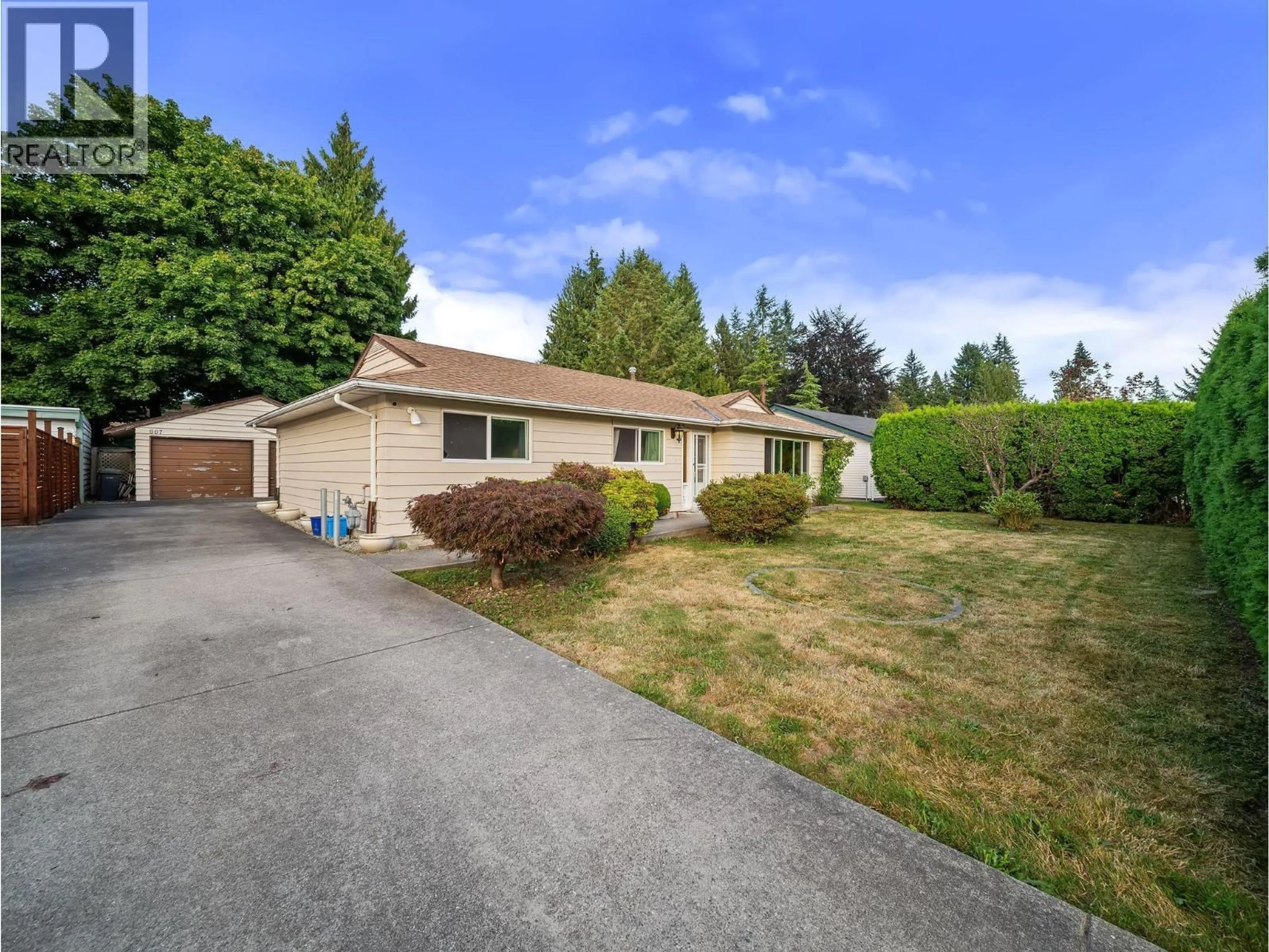 A pic from outside/outdoor area/front of a property/back of a property/a pic from drone, street for 667 CYPRESS STREET, Coquitlam British Columbia V3J6L3
