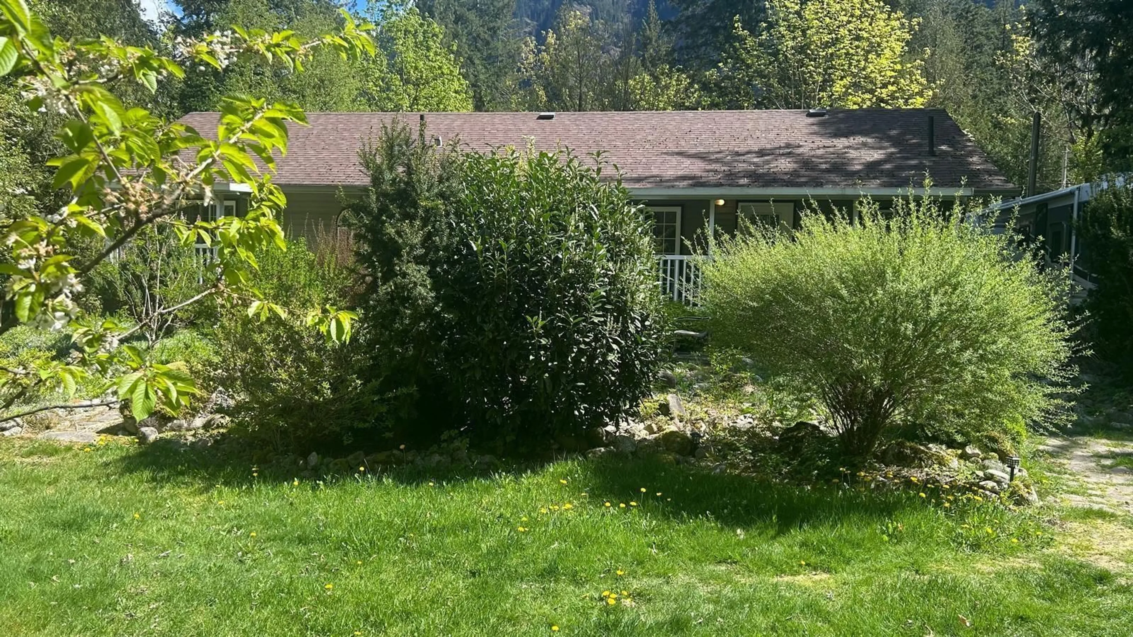 A pic from outside/outdoor area/front of a property/back of a property/a pic from drone, mountain view for 19601 SILVER SKAGIT ROAD, Hope British Columbia V0X1L2