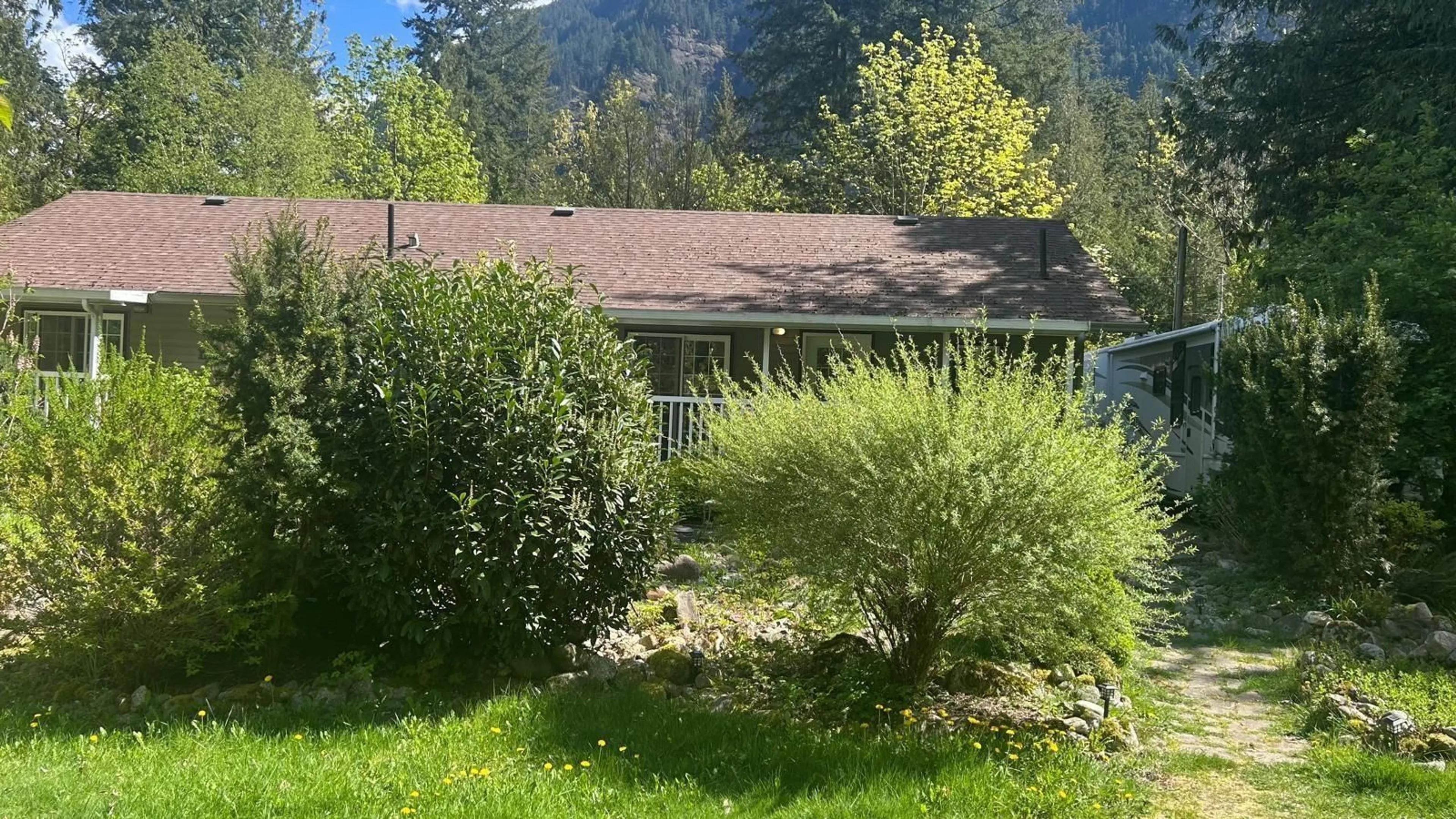 A pic from outside/outdoor area/front of a property/back of a property/a pic from drone, mountain view for 19601 SILVER SKAGIT ROAD, Hope British Columbia V0X1L2