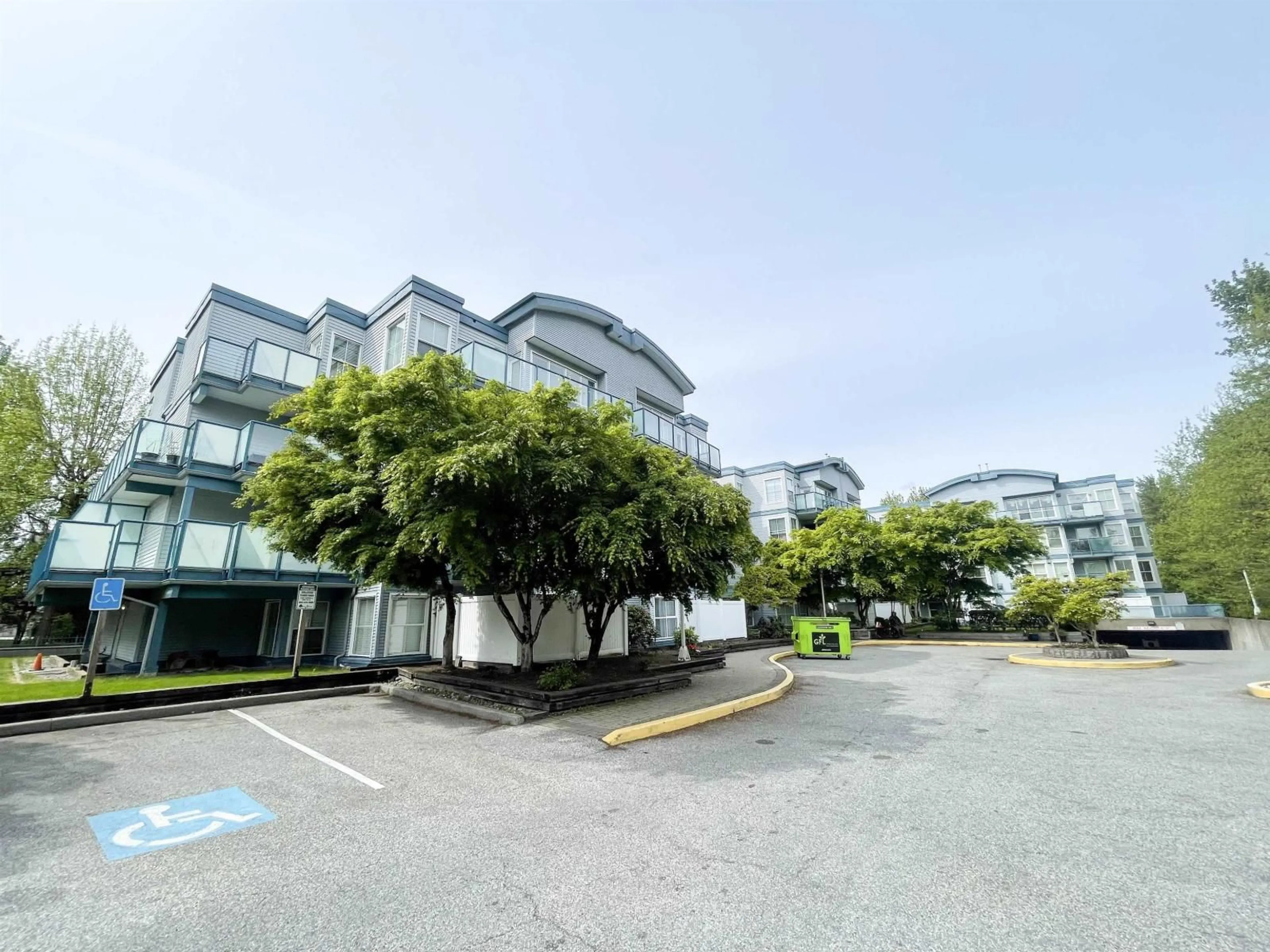 Unknown for 401 - 14885 100 AVENUE, Surrey British Columbia V3R0W1
