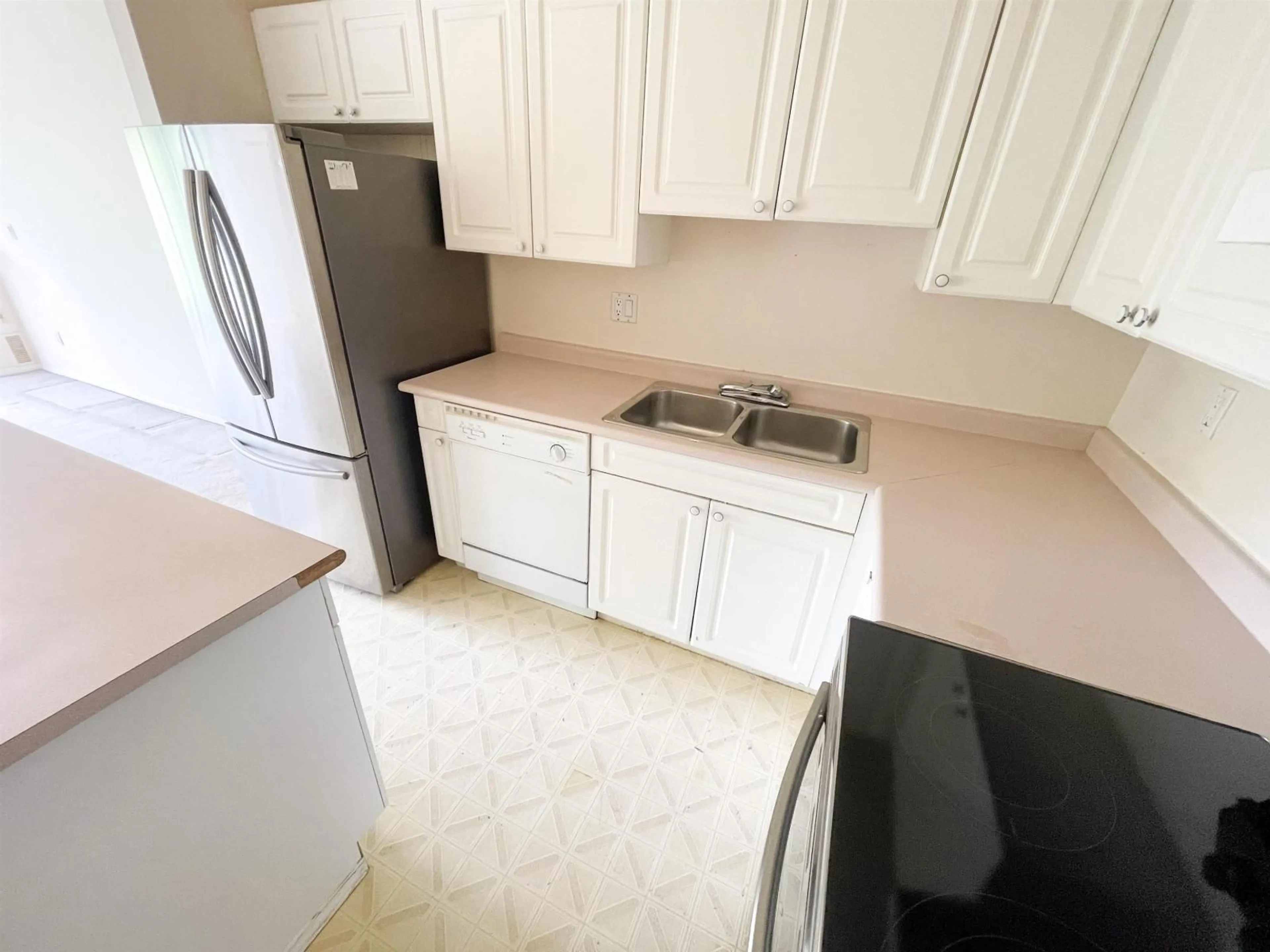 Standard kitchen, unknown for 401 - 14885 100 AVENUE, Surrey British Columbia V3R0W1