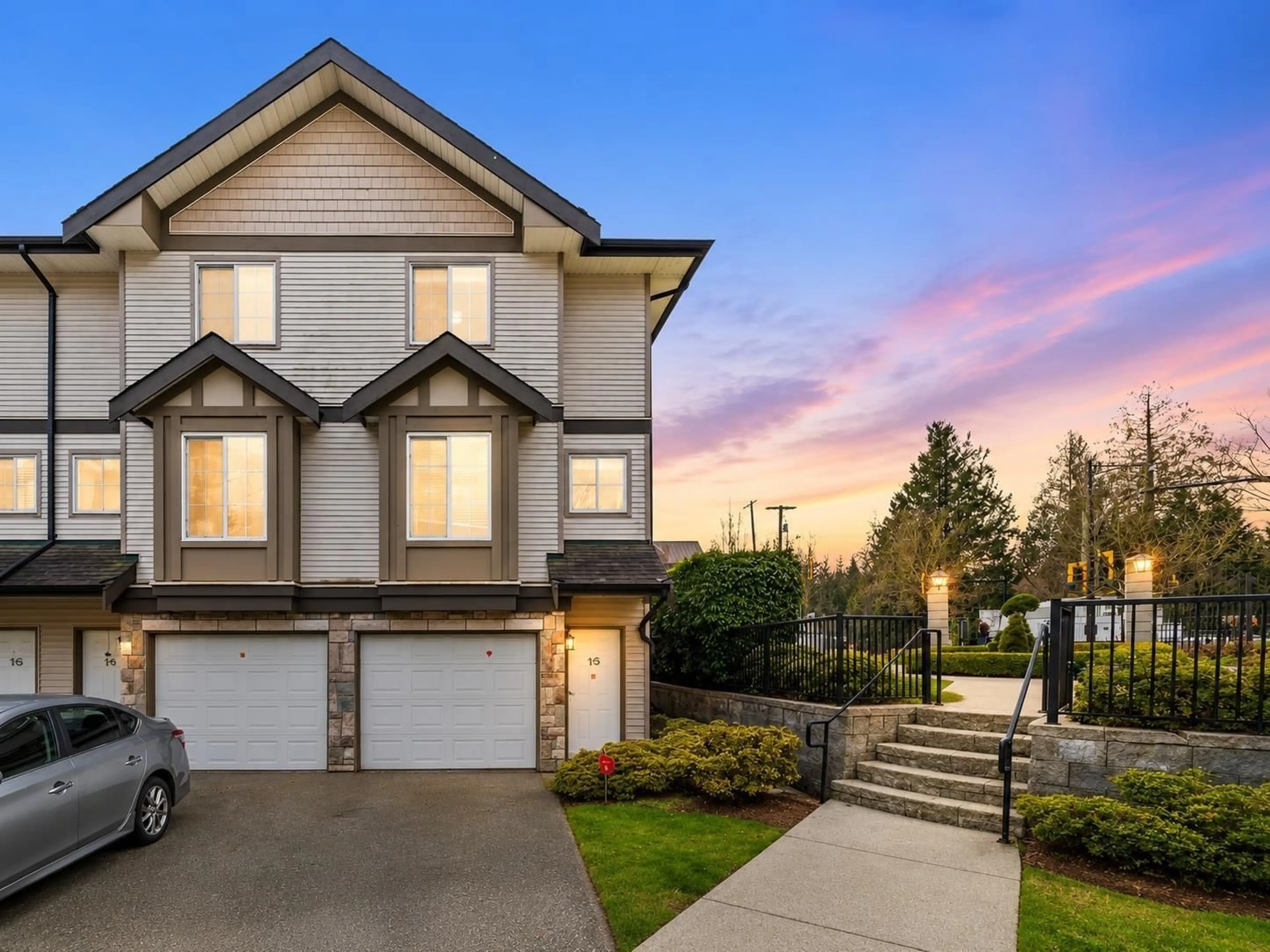 Home with vinyl exterior material, street for 15 - 14855 100 AVENUE, Surrey British Columbia V3R2W1