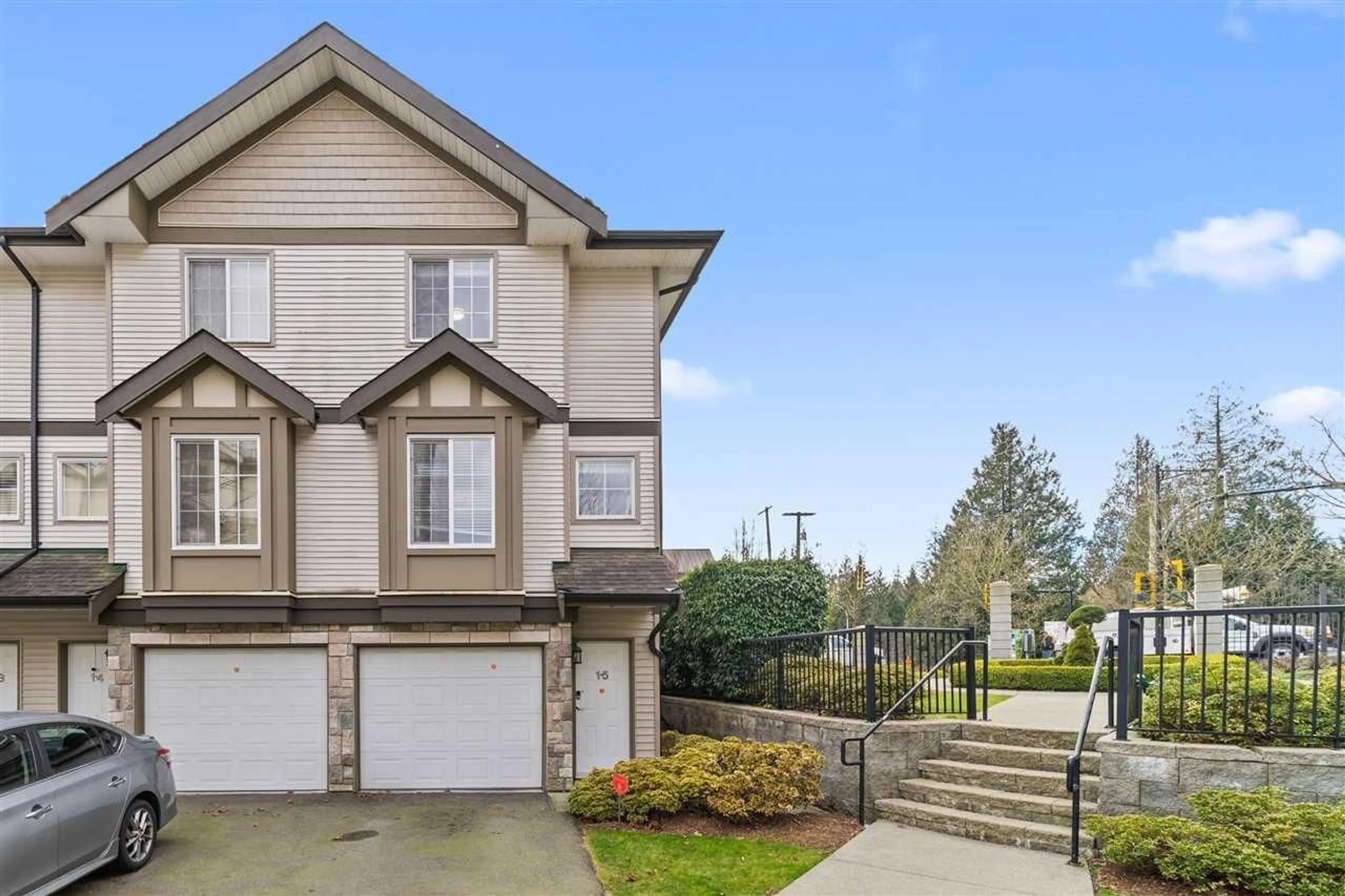 Home with vinyl exterior material, street for 15 - 14855 100 AVENUE, Surrey British Columbia V3R2W1