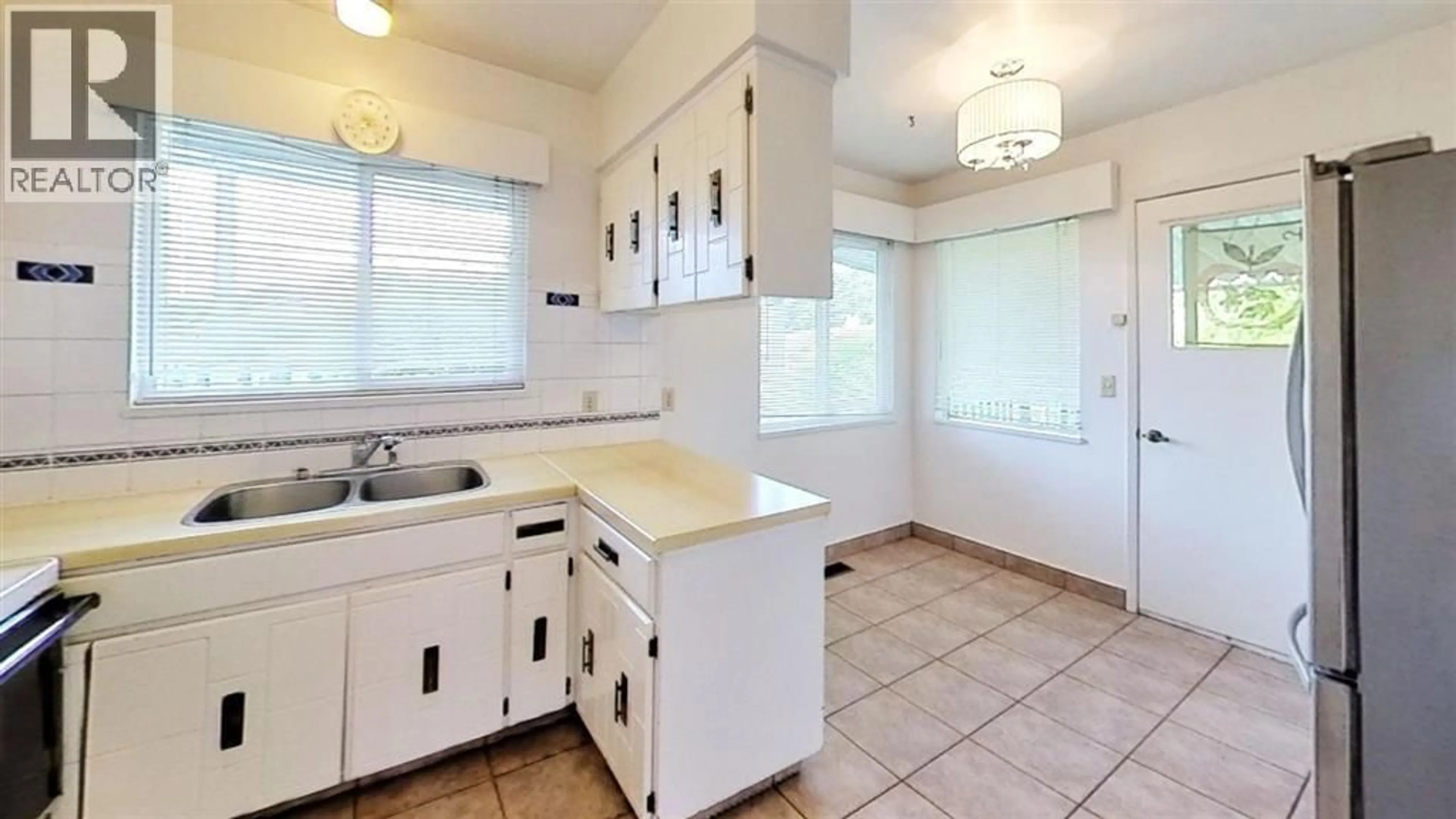 Standard kitchen, ceramic/tile floor for 1230 MALVERN PLACE, Delta British Columbia V4M3H7