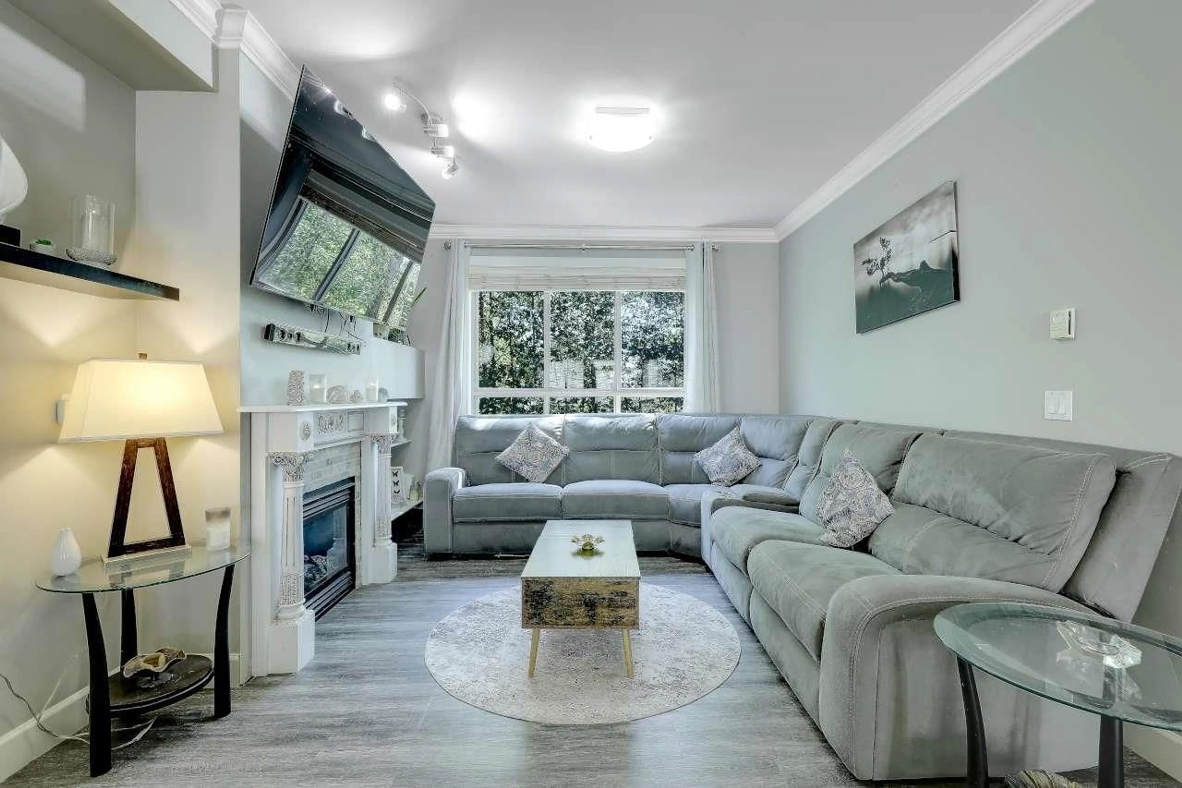 Living room with furniture, unknown for 21 - 19560 68 AVENUE, Surrey British Columbia V4N5Y5