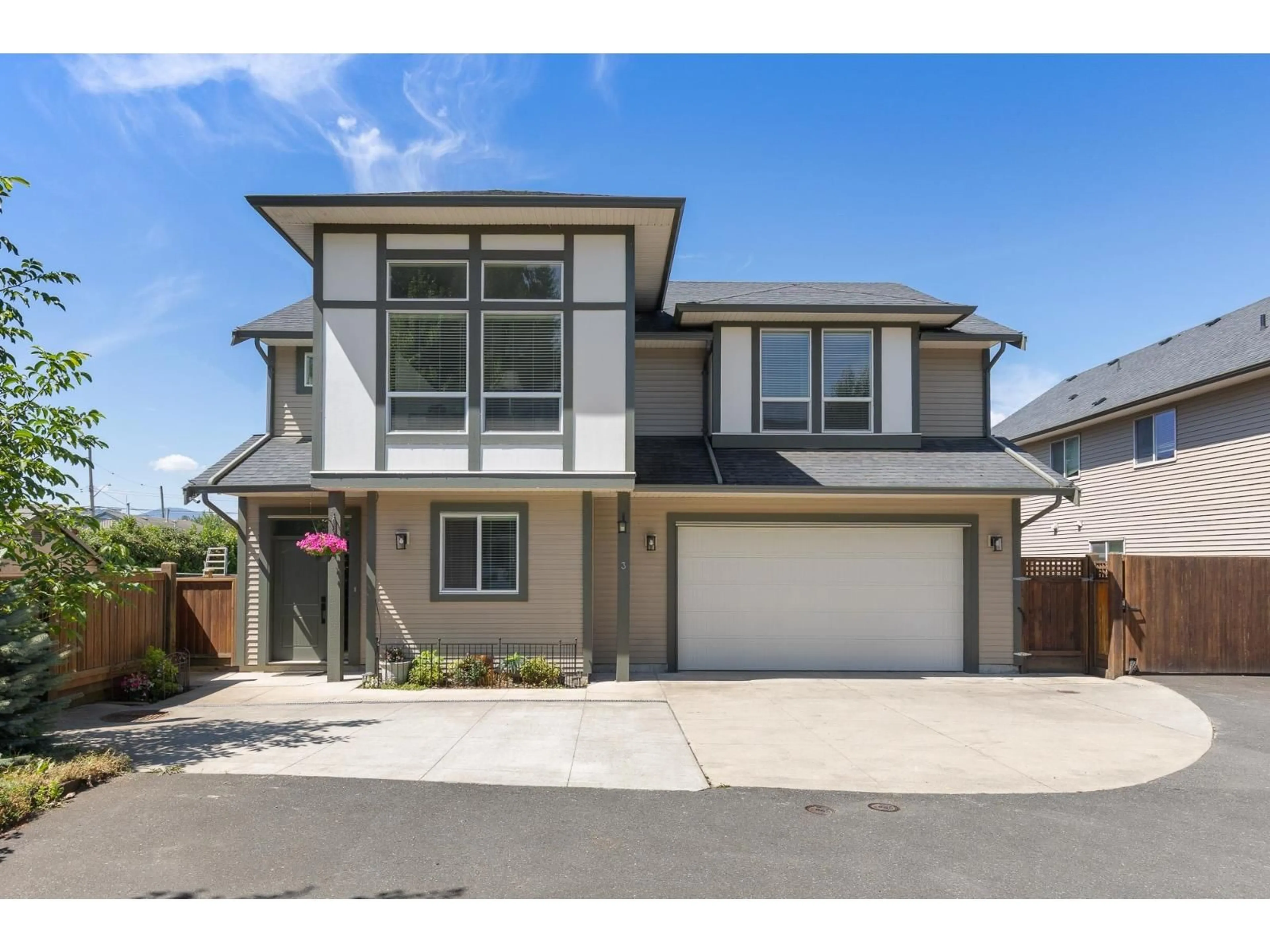 Home with vinyl exterior material, street for 3 - 10166 WILLIAMS ROAD, Chilliwack British Columbia V2P5H4
