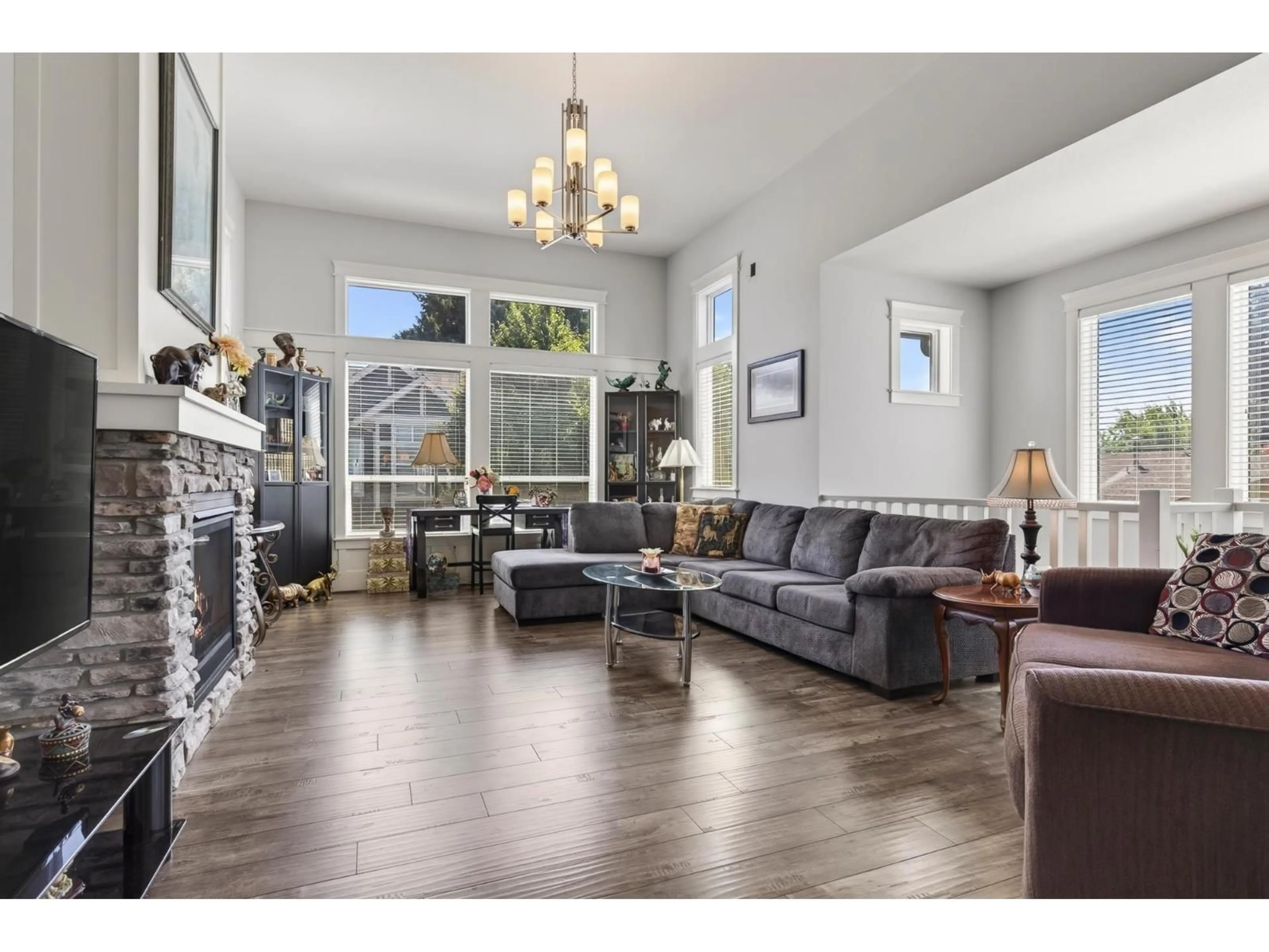 Living room with furniture, wood/laminate floor for 3 - 10166 WILLIAMS ROAD, Chilliwack British Columbia V2P5H4