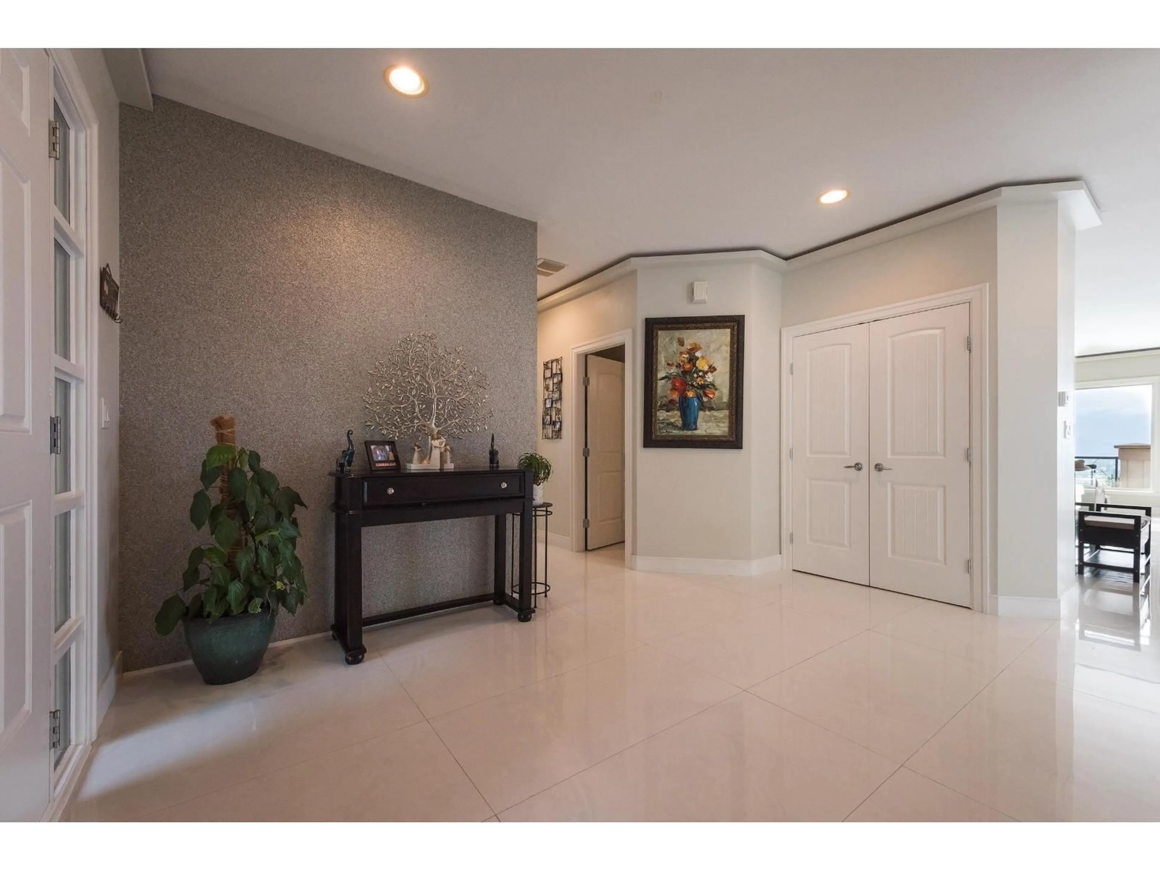 Indoor foyer for 125 - 51075 FALLS COURT, Chilliwack British Columbia V4Z1K7