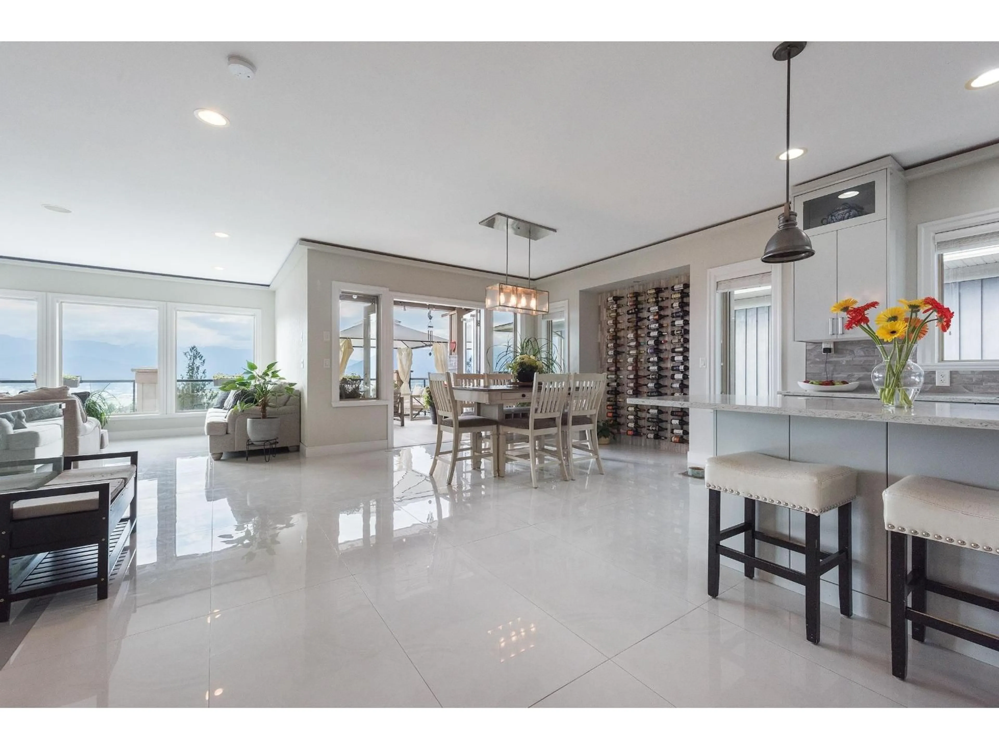 Open concept kitchen, ceramic/tile floor for 125 - 51075 FALLS COURT, Chilliwack British Columbia V4Z1K7
