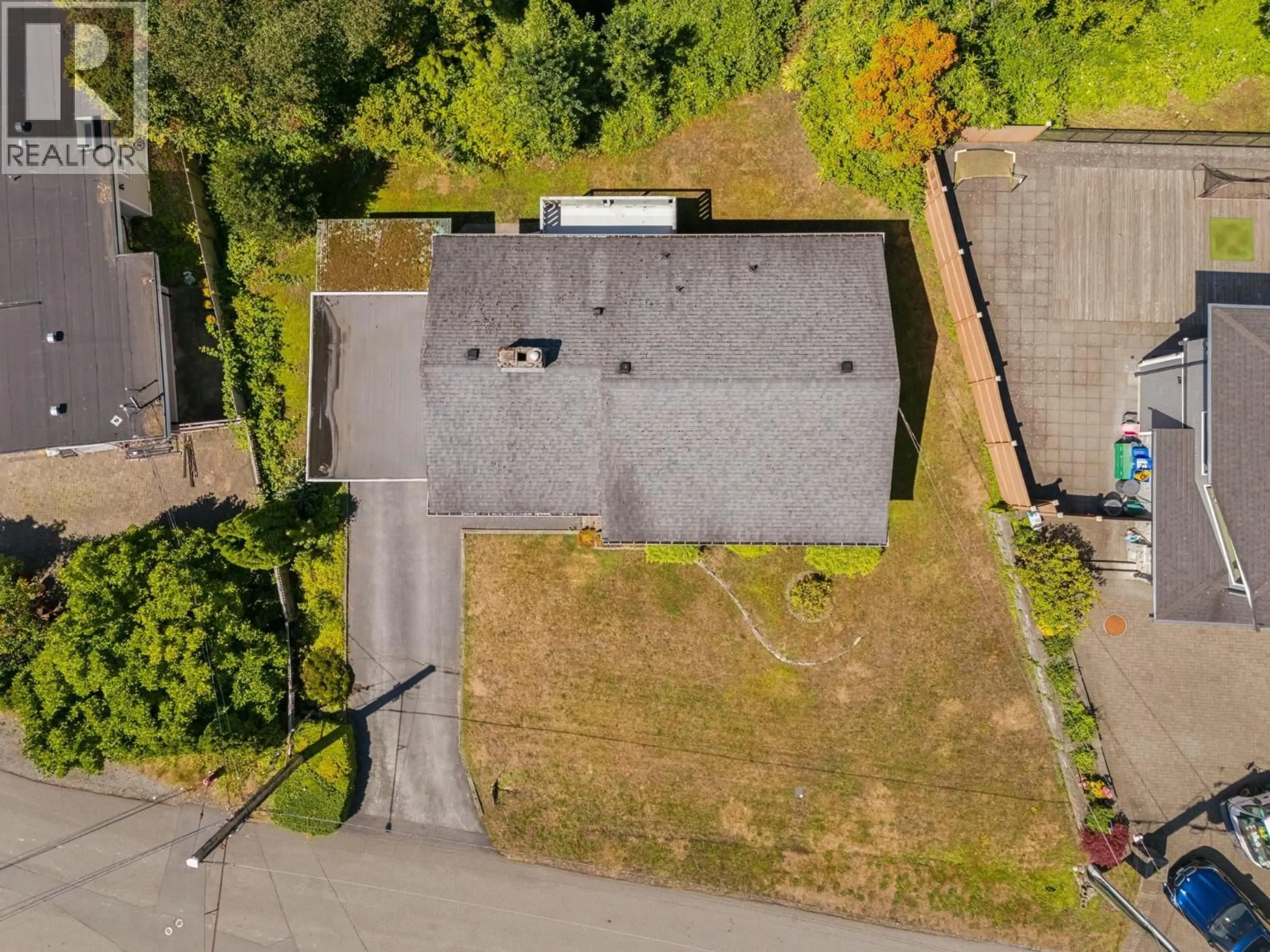A pic from outside/outdoor area/front of a property/back of a property/a pic from drone, street for 1768 OTTAWA PLACE, West Vancouver British Columbia V7V2T7