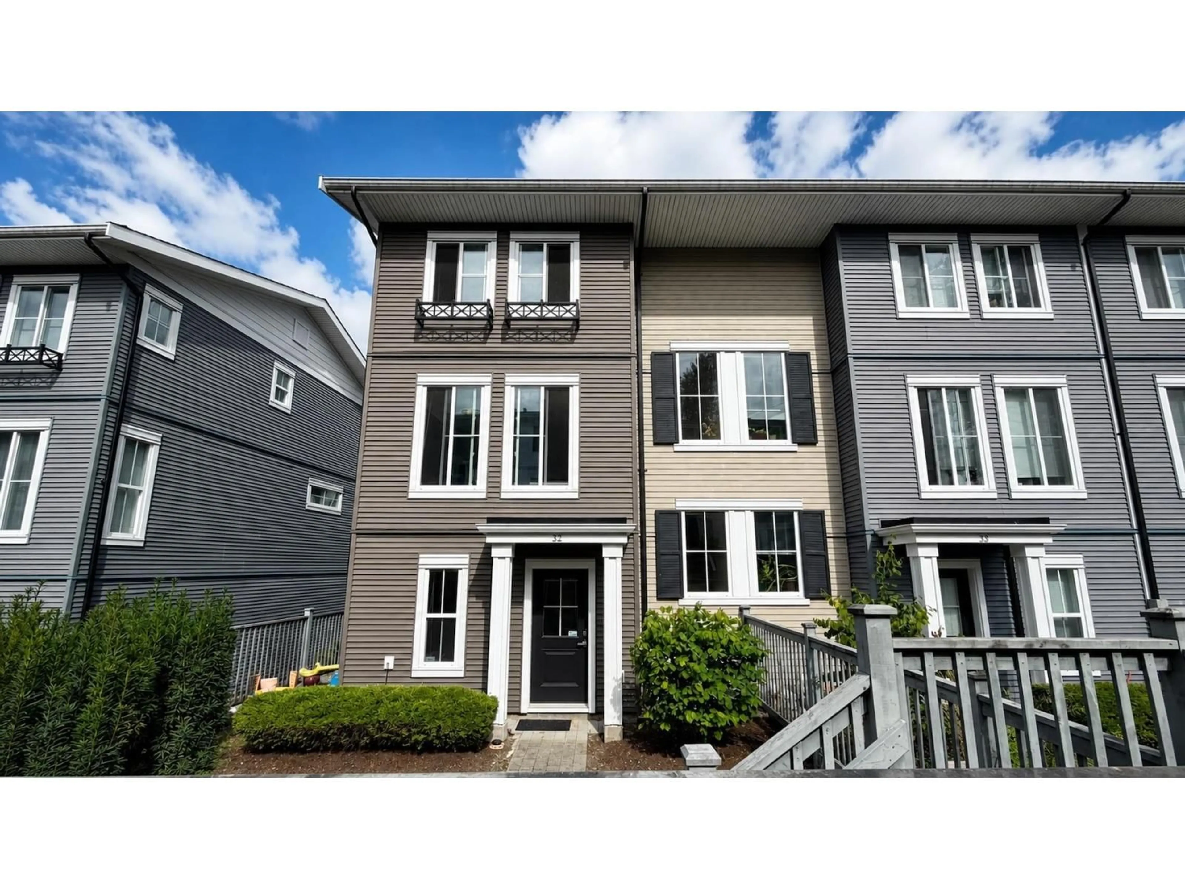 Home with vinyl exterior material, street for 32 - 10735 84 AVENUE, Delta British Columbia V4C0C7