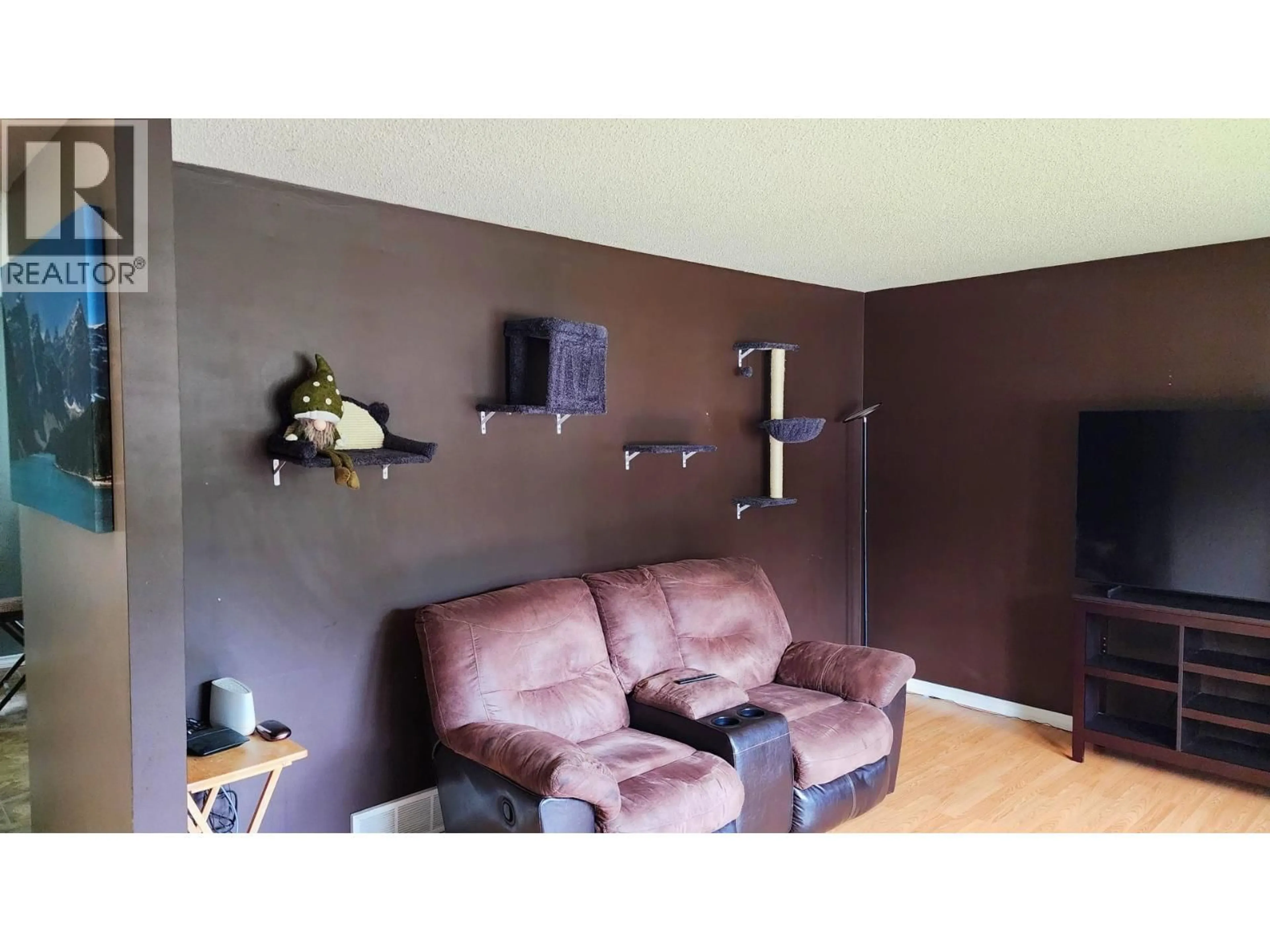 Living room with furniture, wood/laminate floor for 6266 BIRCHWOOD DRIVE, Prince George British Columbia V2K1W2