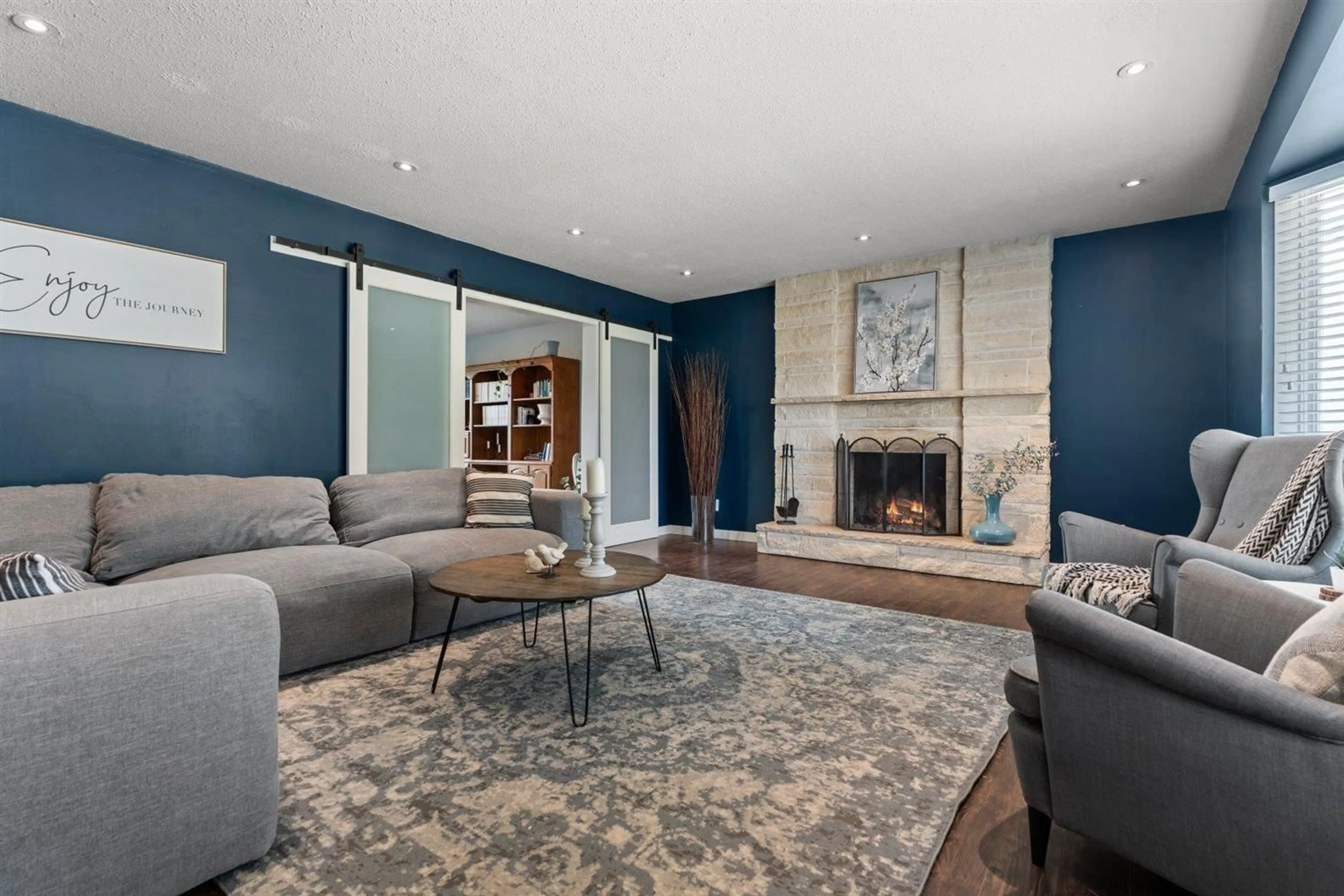 Living room with furniture, unknown for 47345 SWALLOW CRESCENT, Chilliwack British Columbia V2P7P8