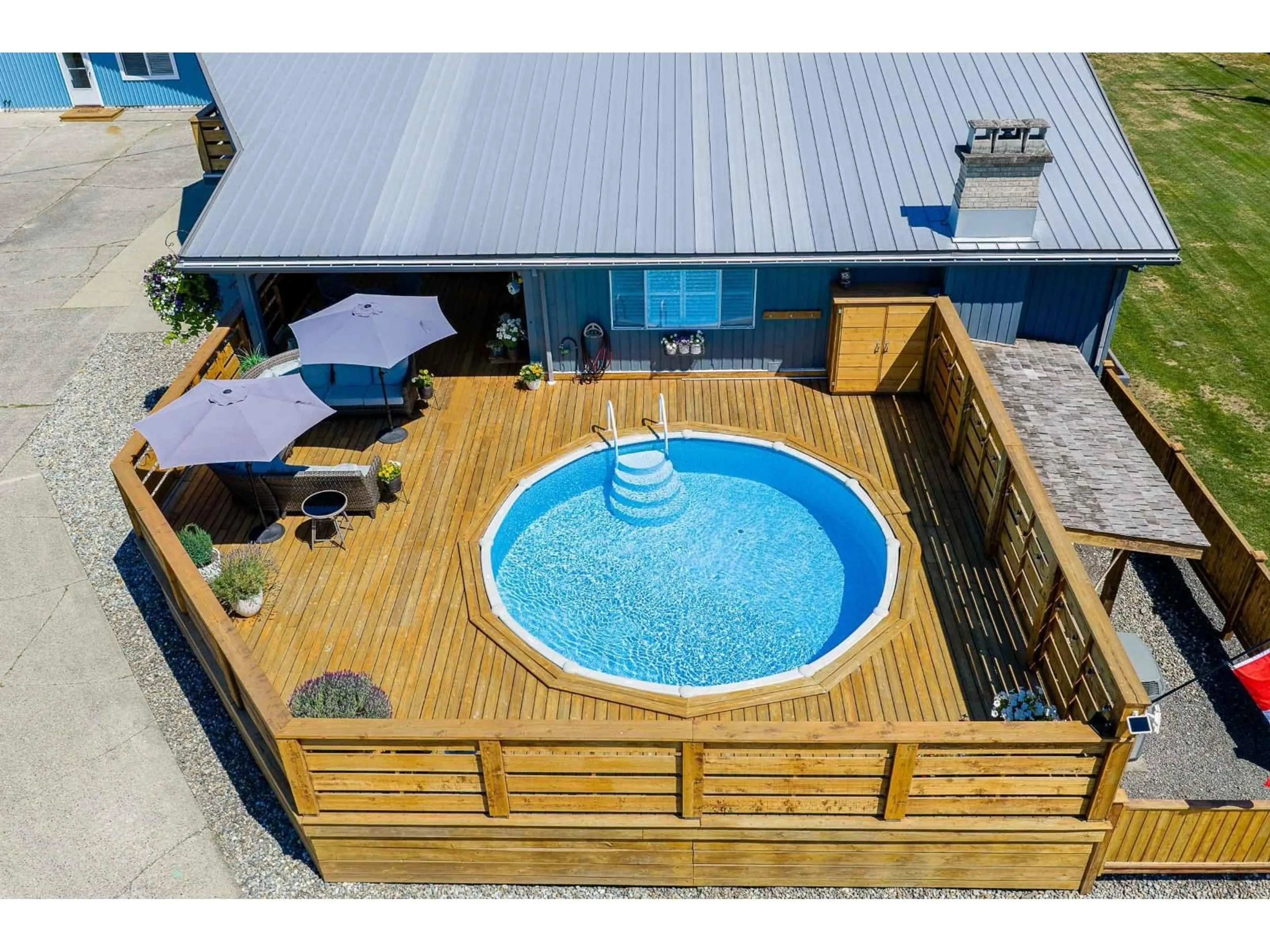 A pic from outside/outdoor area/front of a property/back of a property/a pic from drone, unknown for 8129 HARVIE ROAD, Surrey British Columbia V4N6A8