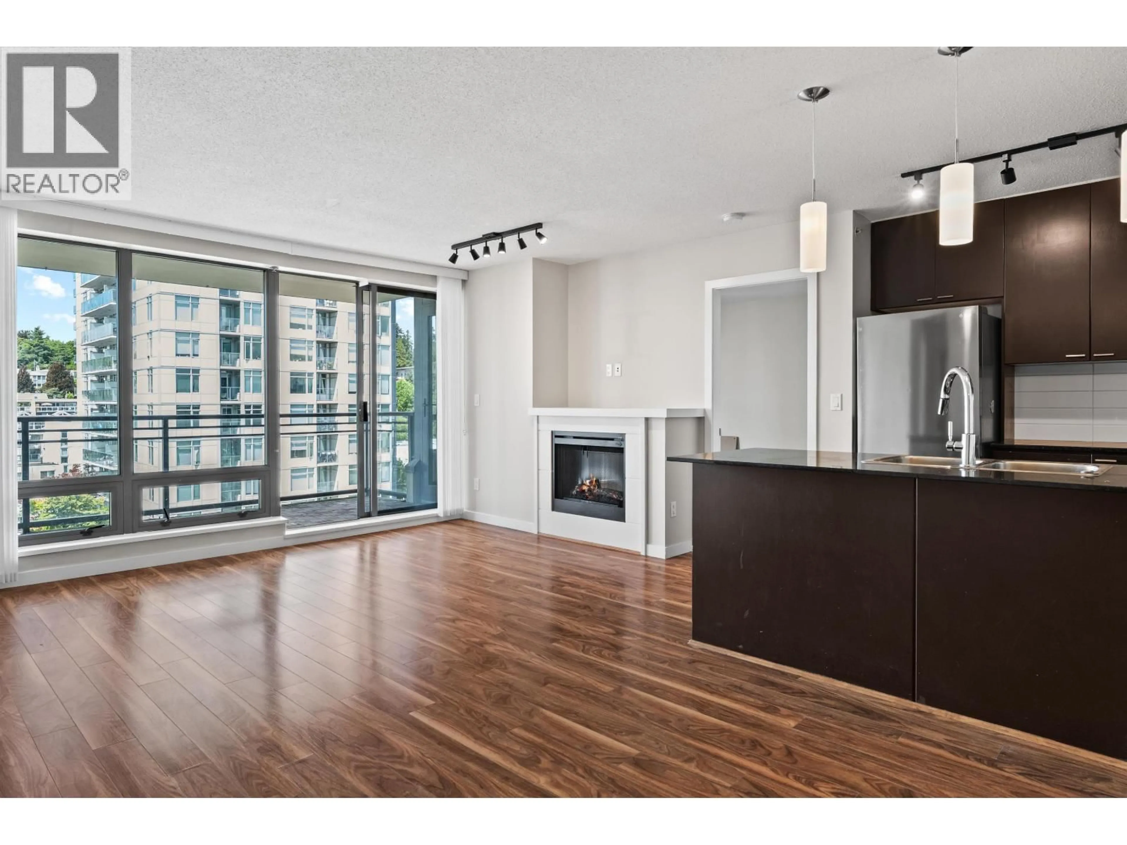 Open concept kitchen, wood/laminate floor for 1408 - 39 SIXTH STREET, New Westminster British Columbia V3L0B3