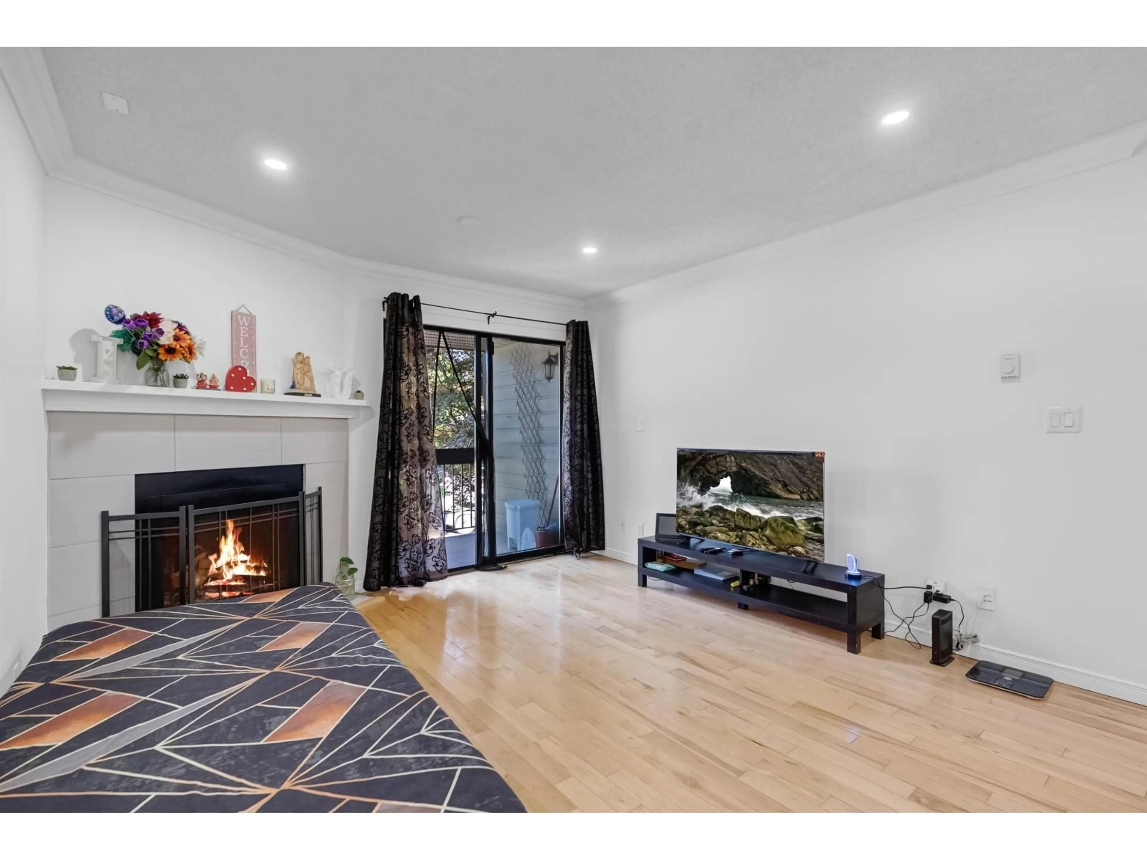A pic of a room for 201 - 10560 154 STREET, Surrey British Columbia V3R8A3