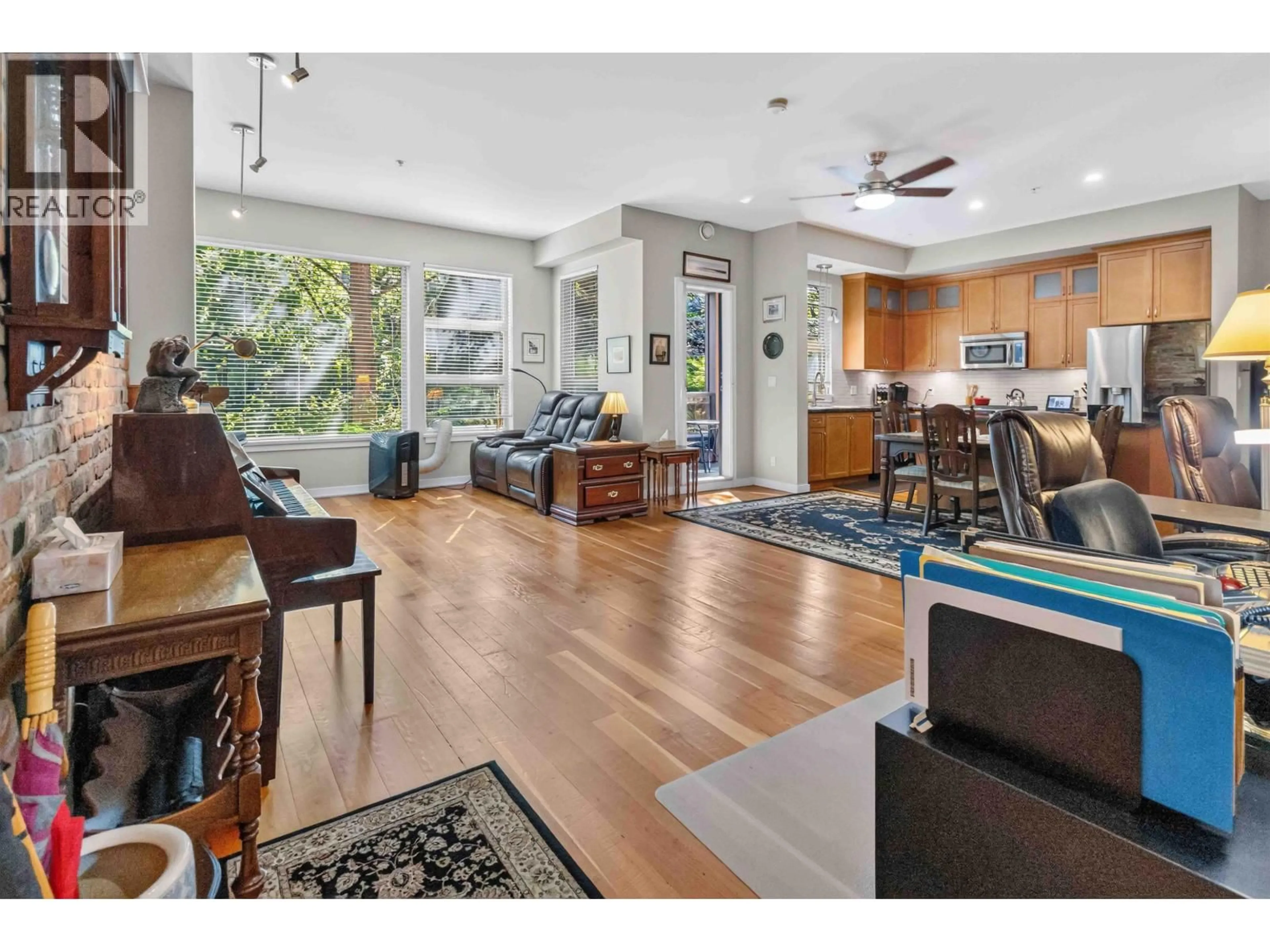 Open concept kitchen, wood/laminate floor for 210 - 240 SALTER STREET, New Westminster British Columbia V3M0C1