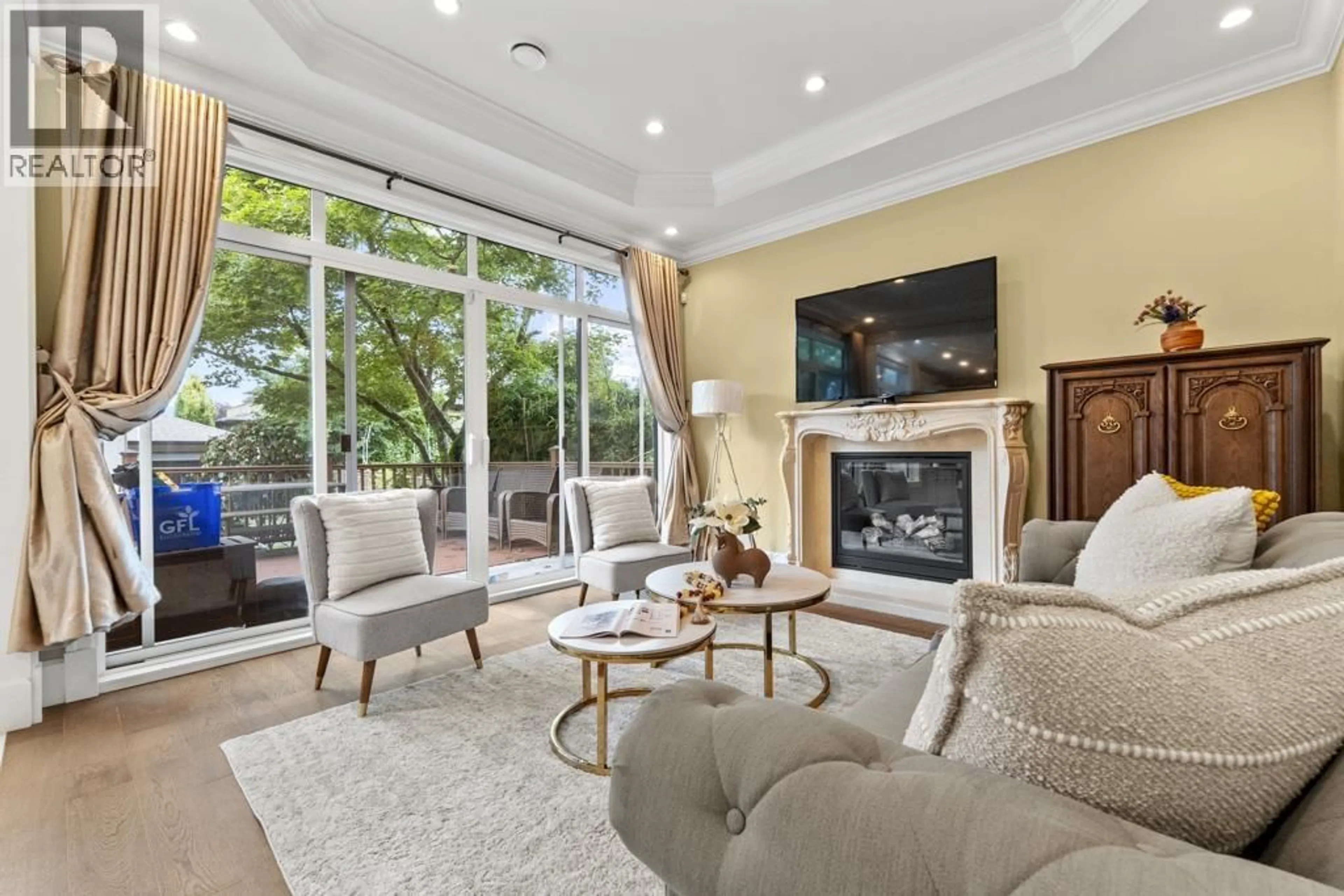 Living room with furniture, unknown for 4077 13TH AVENUE, Vancouver British Columbia V6R2T3