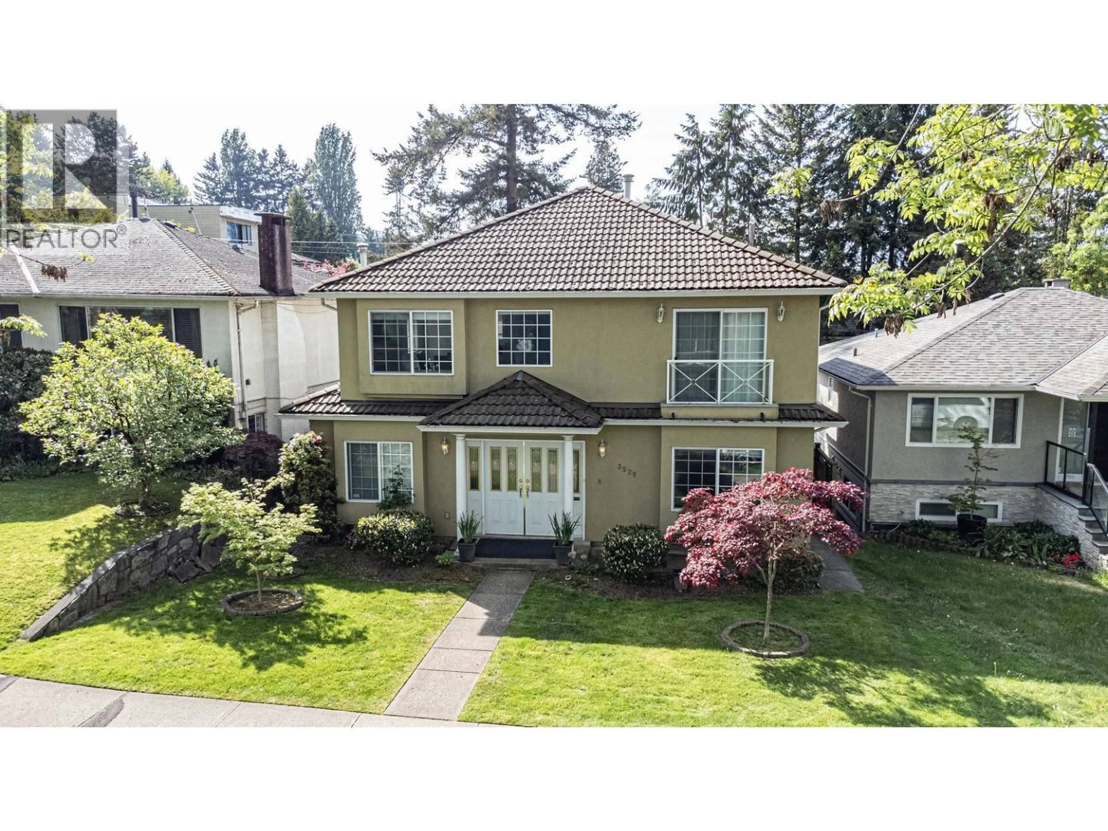 A pic from outside/outdoor area/front of a property/back of a property/a pic from drone, street for 3529 GLADSTONE STREET, Vancouver British Columbia V5N4Y8