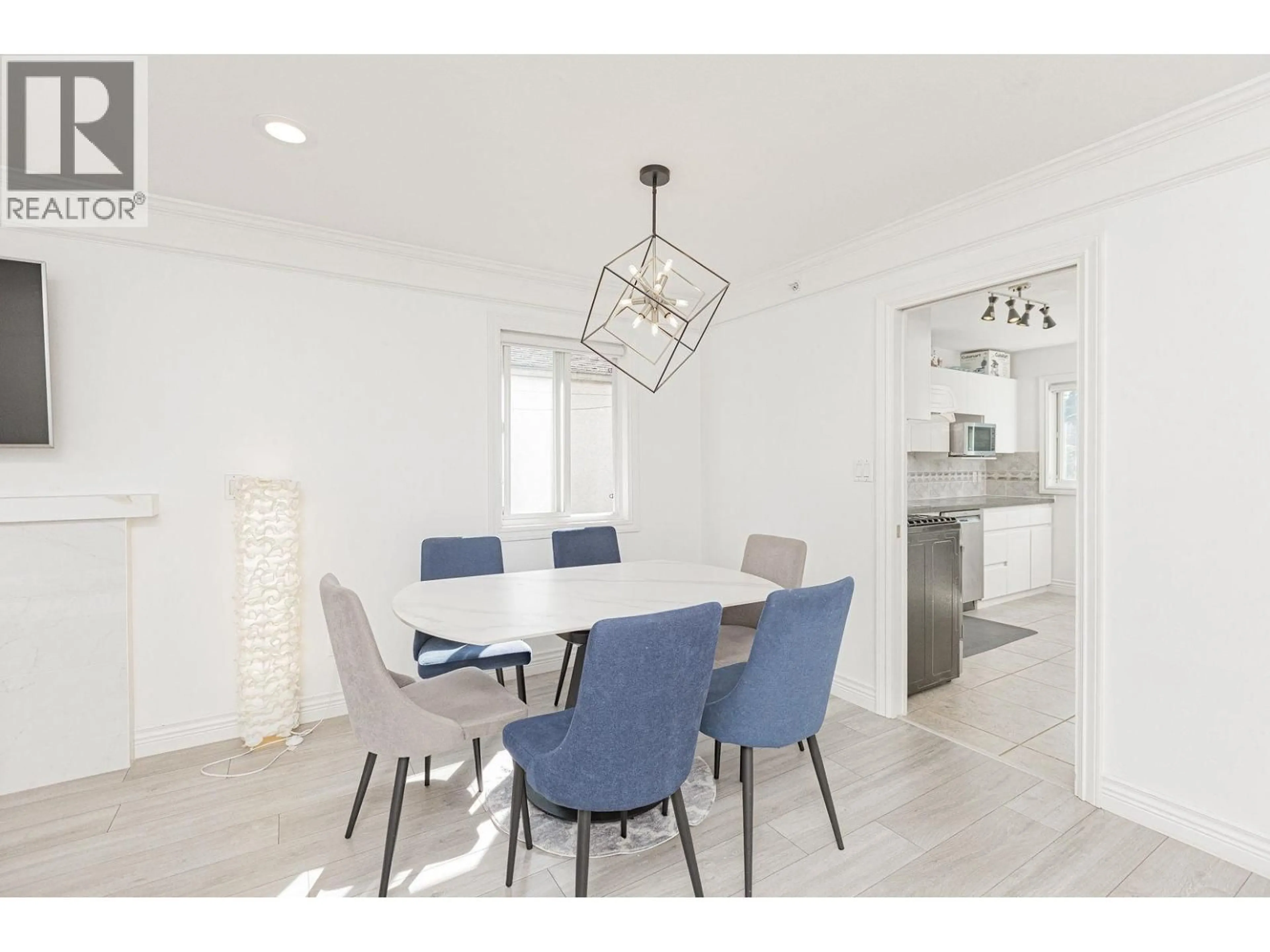 Dining room, ceramic/tile floor for 3529 GLADSTONE STREET, Vancouver British Columbia V5N4Y8