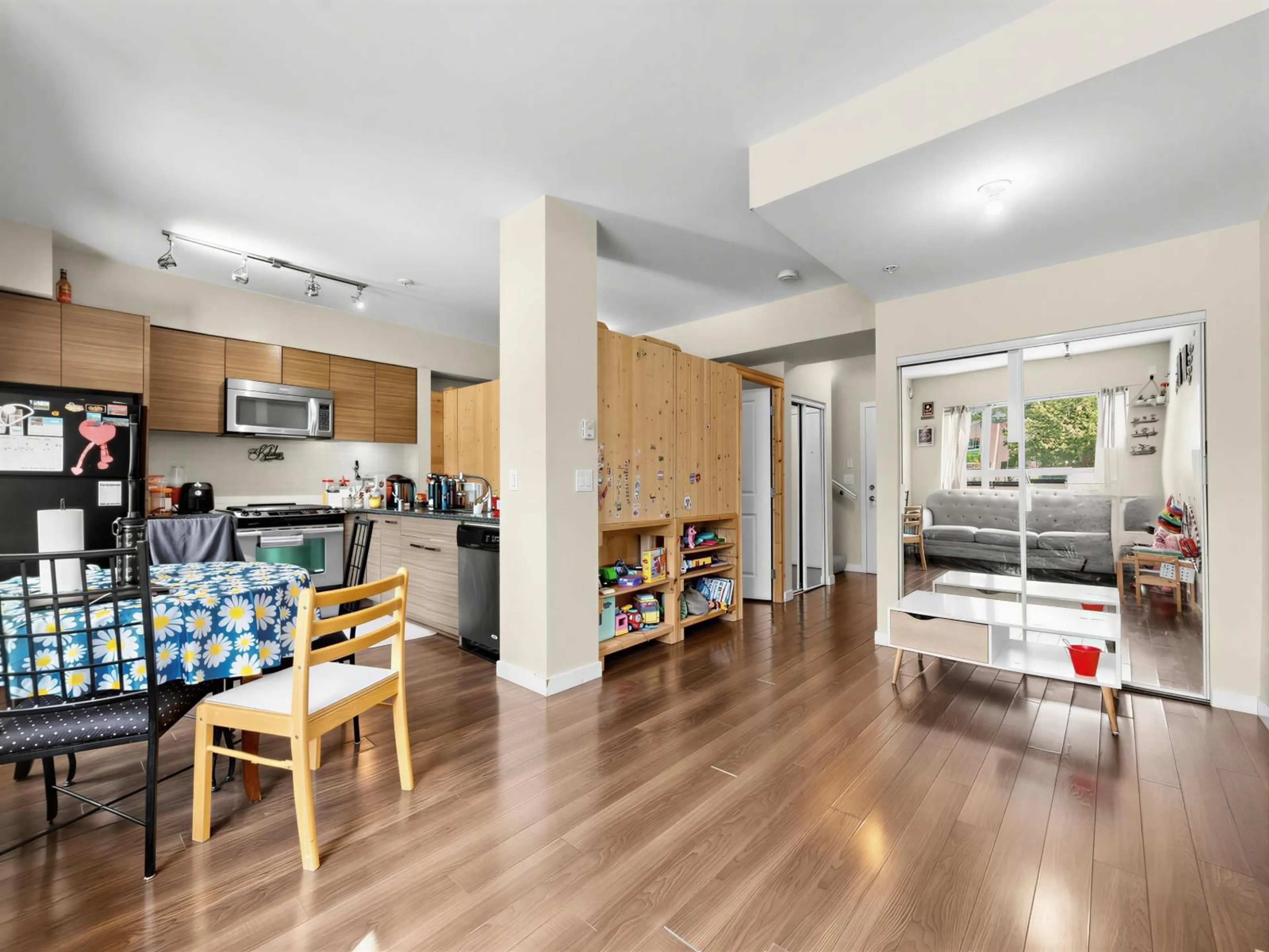 Open concept kitchen, unknown for 126 - 13228 OLD YALE ROAD, Surrey British Columbia V3T0K3