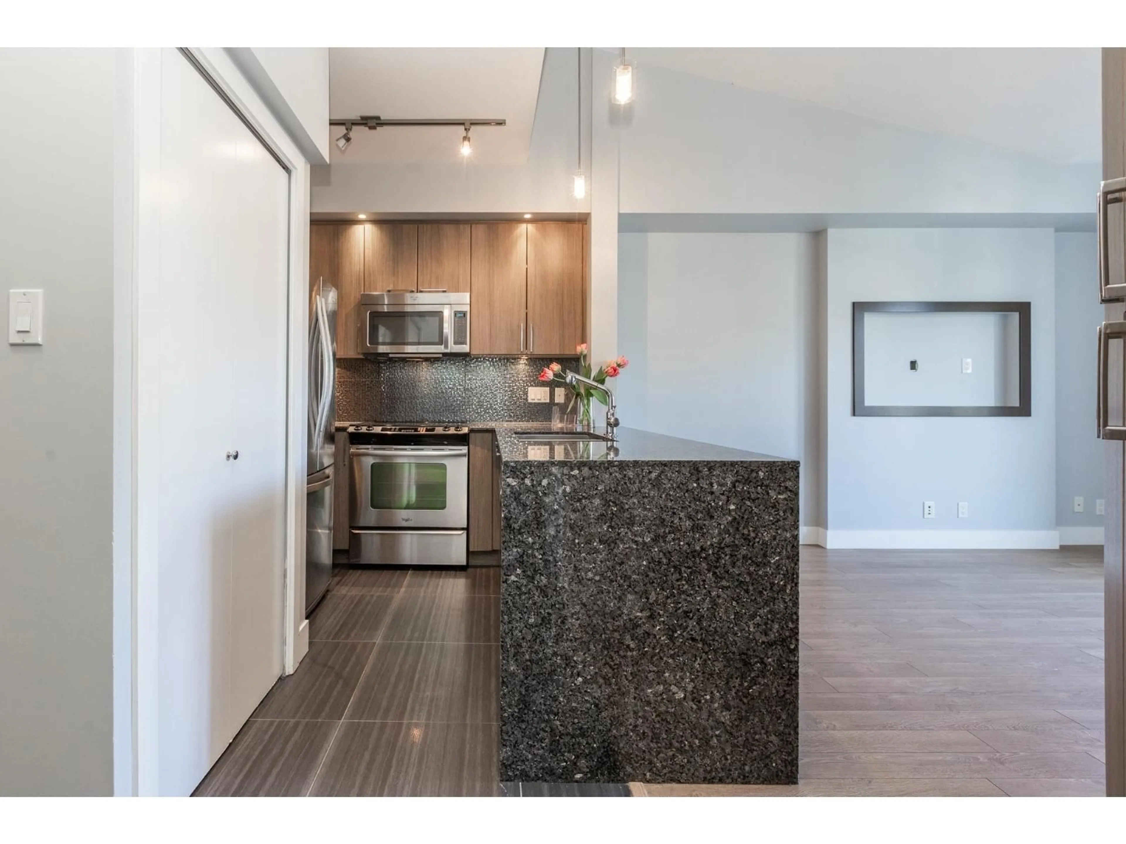 Open concept kitchen, unknown for B401 - 20211 66 AVENUE, Langley British Columbia V2Y0L4