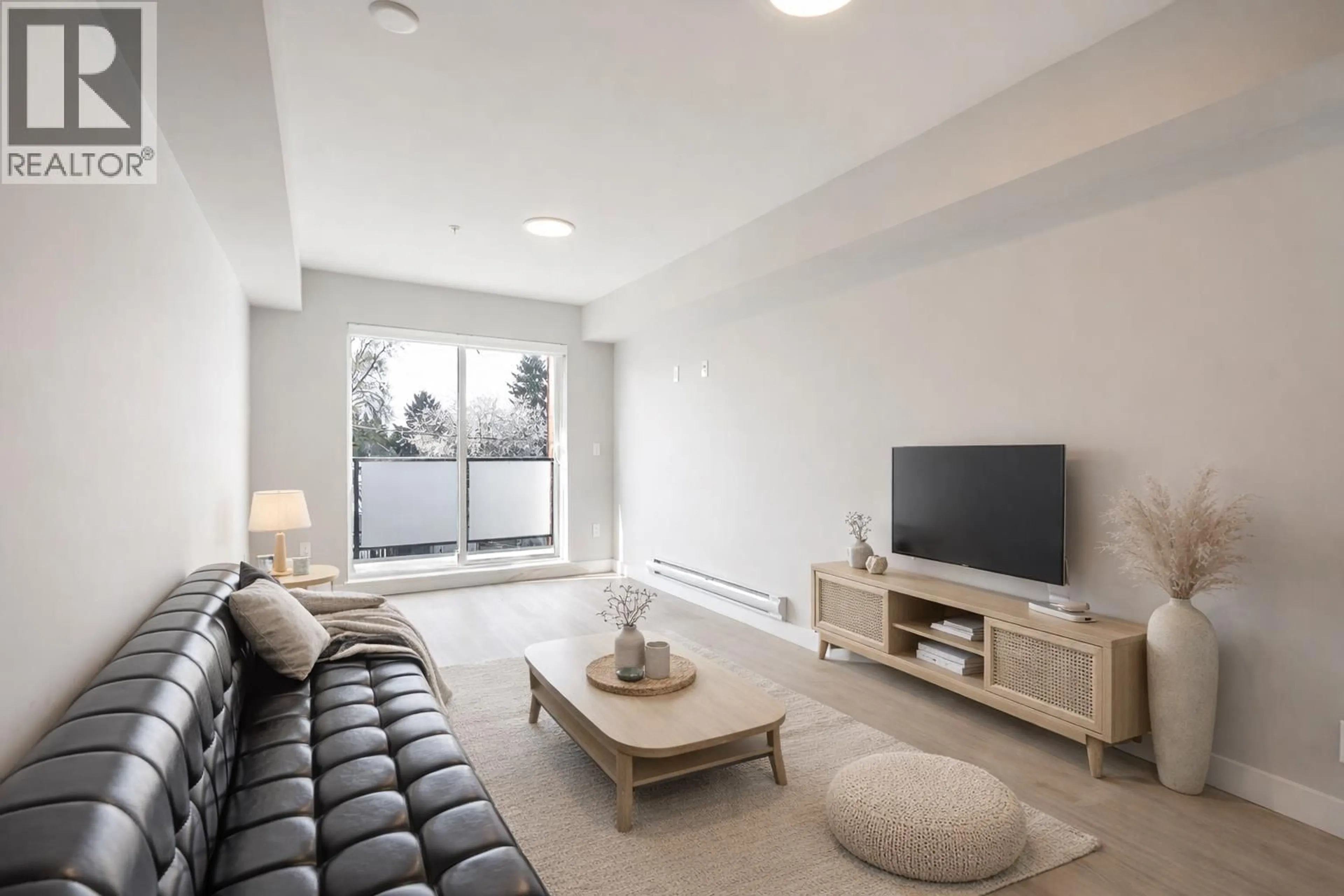Living room with furniture, unknown for 304 - 3050 KINGSWAY, Vancouver British Columbia V5R5J7