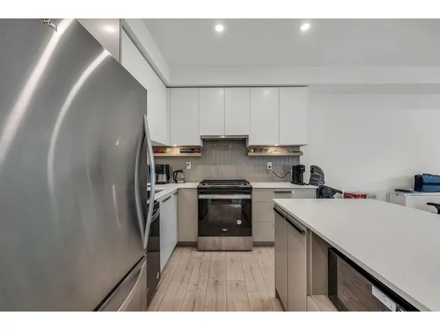 325 - 13788 76 AVENUE, Surrey 3