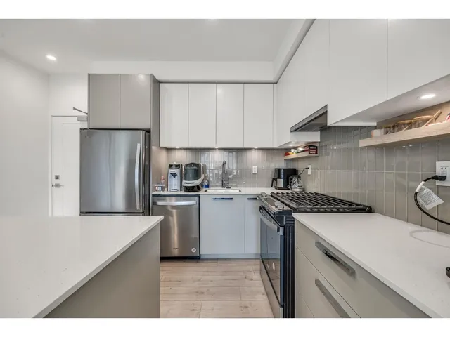 325 - 13788 76 AVENUE, Surrey 4