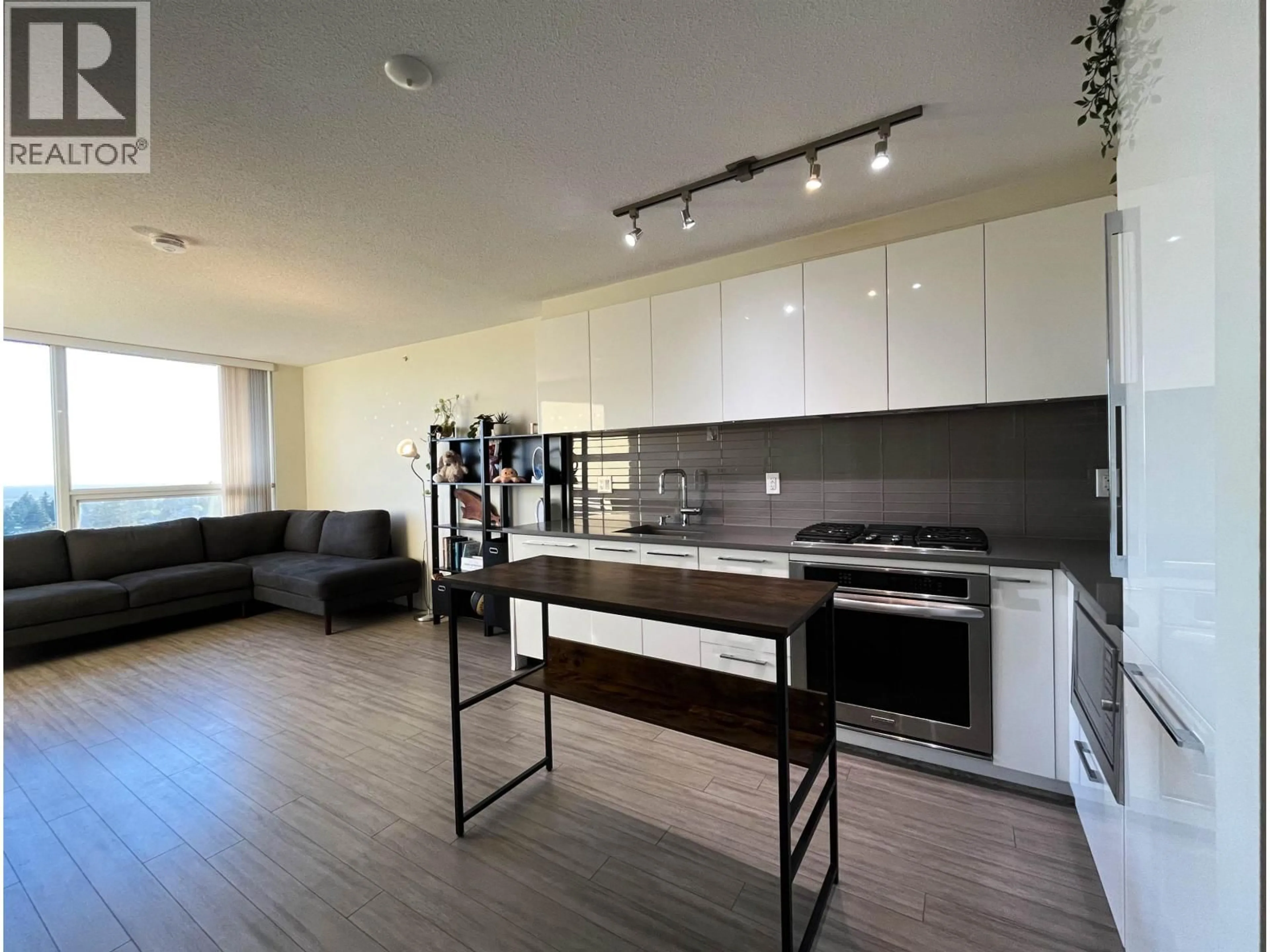 Open concept kitchen, wood/laminate floor for 1503 - 6658 DOW AVENUE, Burnaby British Columbia V5H0C7
