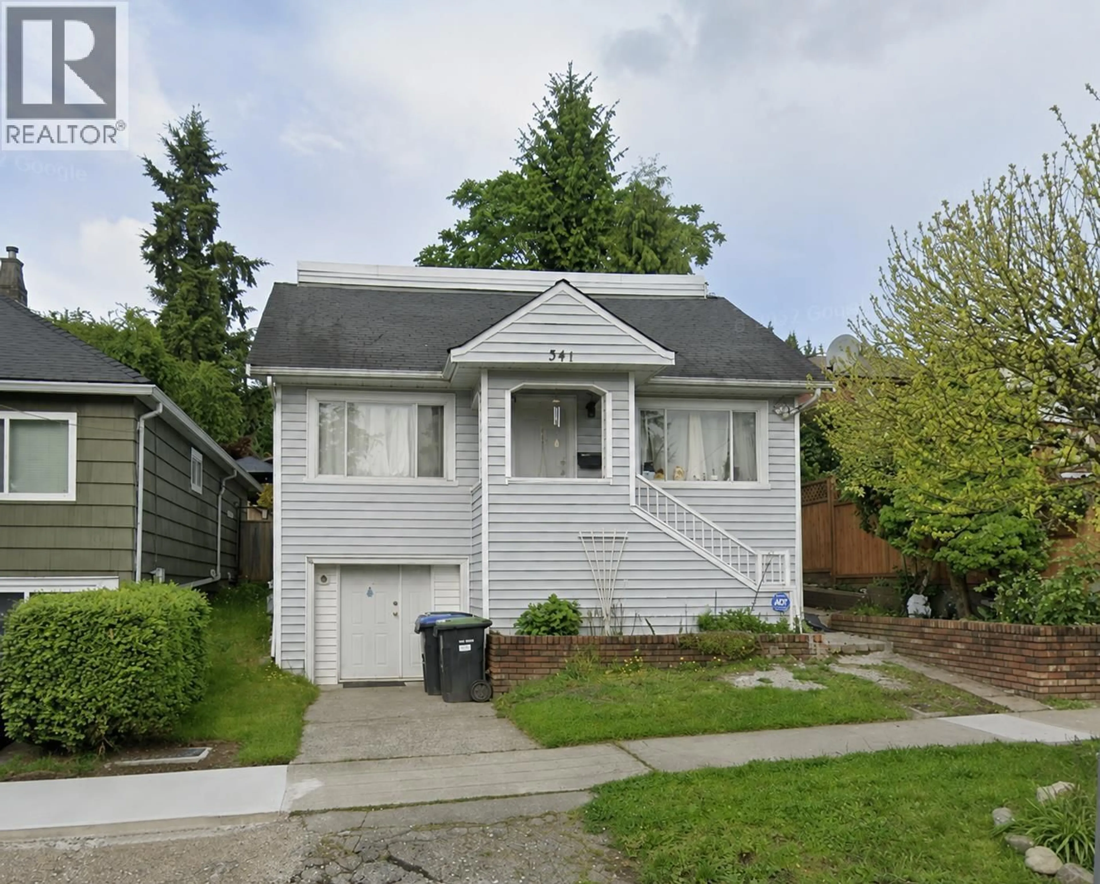 Home with vinyl exterior material, street for 341 BUCHANAN AVENUE, New Westminster British Columbia V3L3Z3