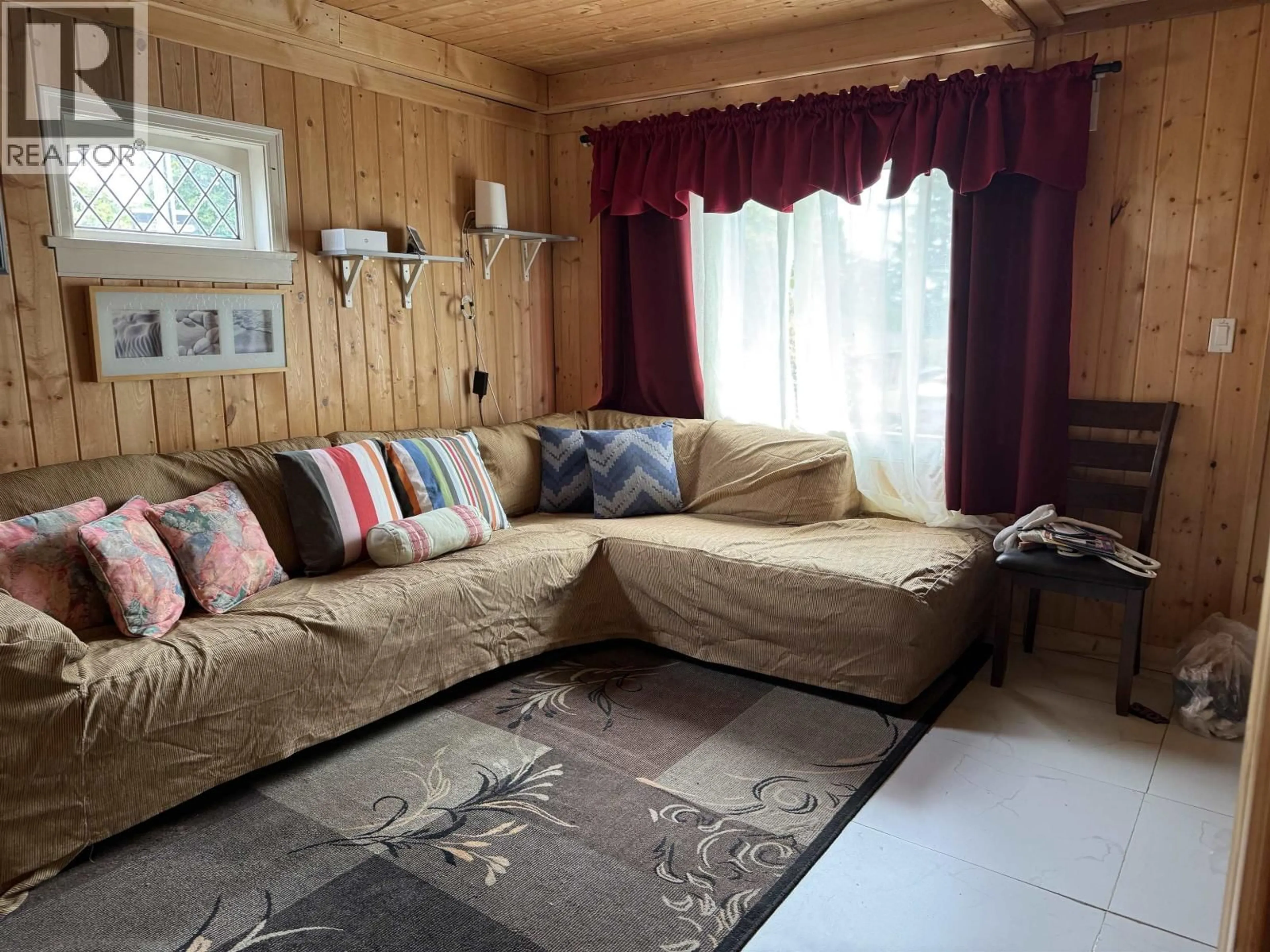 Living room with furniture, wood/laminate floor for 341 BUCHANAN AVENUE, New Westminster British Columbia V3L3Z3