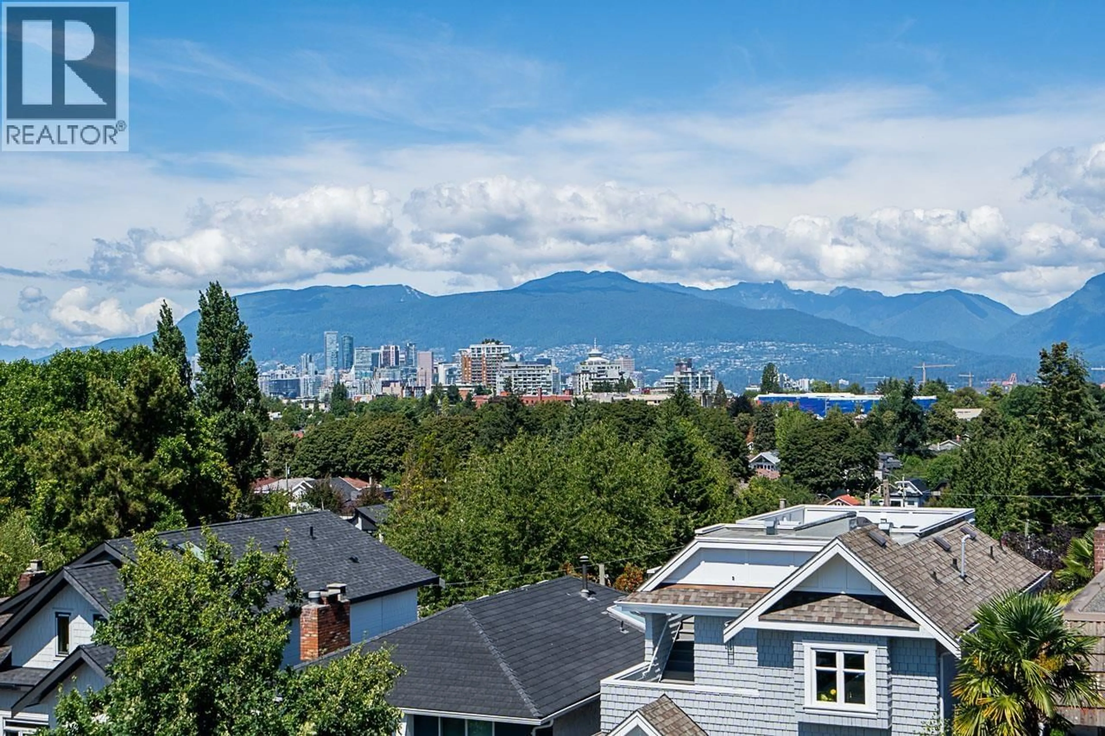 A pic from outside/outdoor area/front of a property/back of a property/a pic from drone, unknown for 1 - 676 22ND AVENUE, Vancouver British Columbia V5V1V4