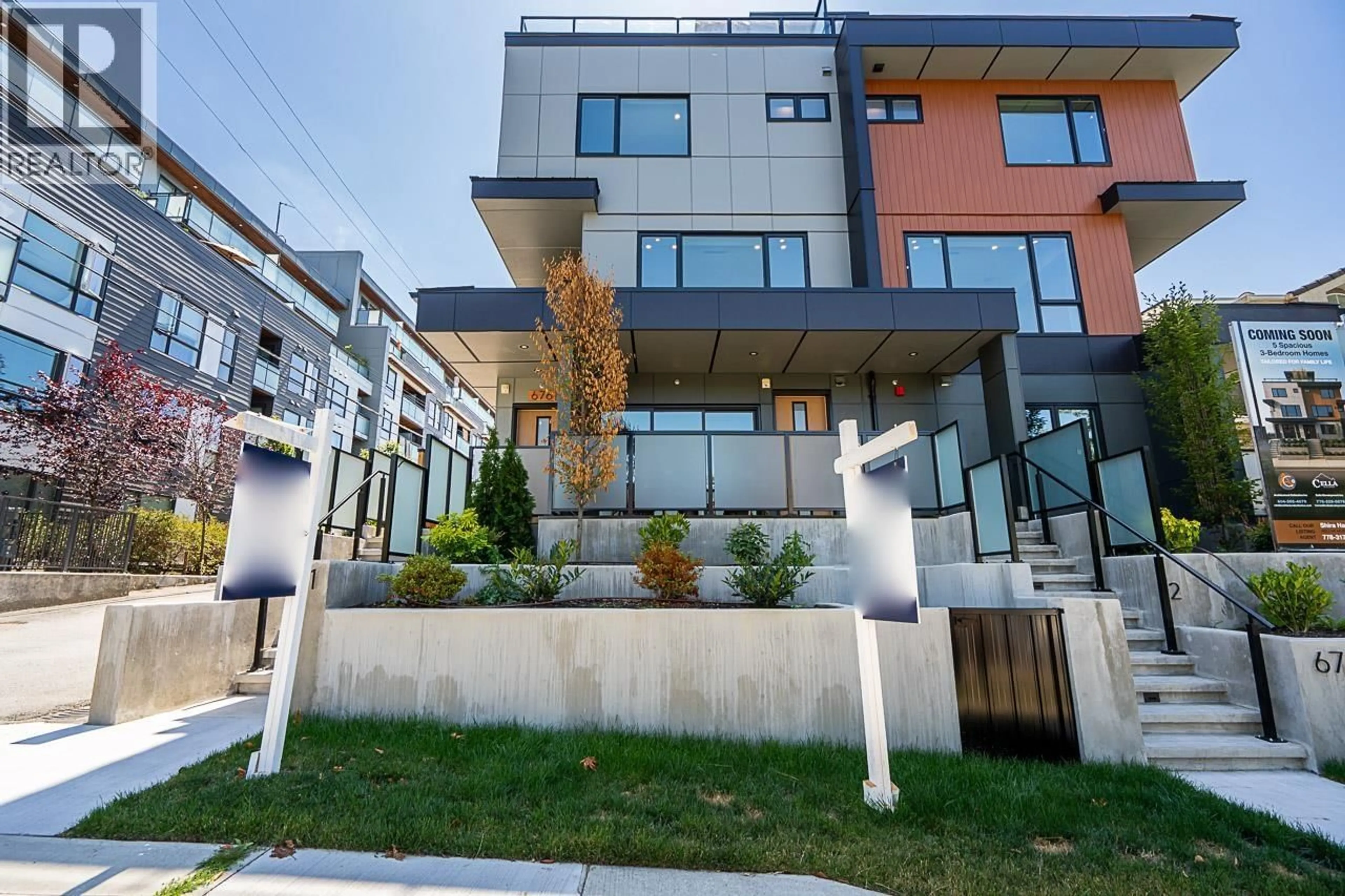 Patio, street for 1 - 676 22ND AVENUE, Vancouver British Columbia V5V1V4