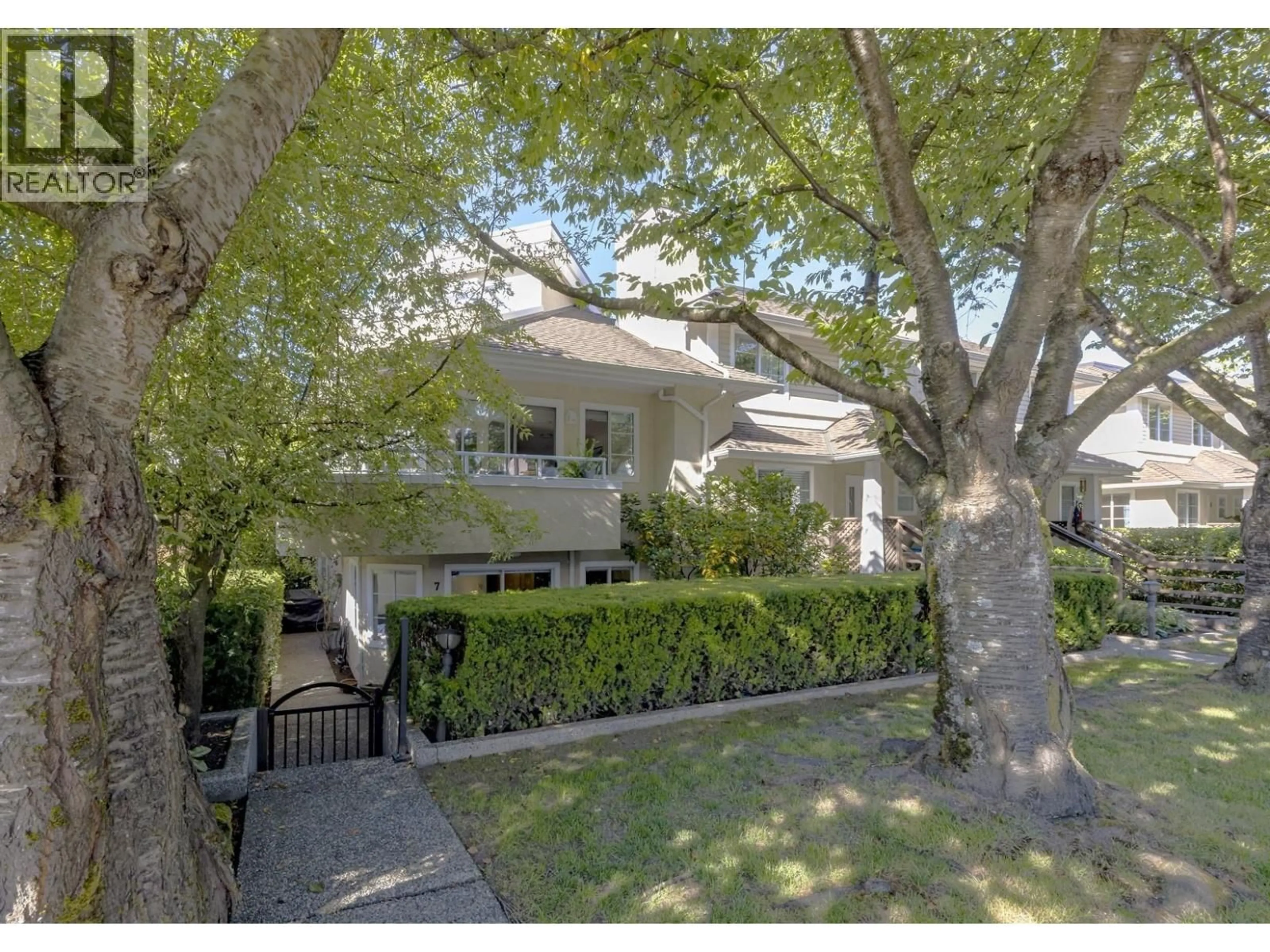 A pic from outside/outdoor area/front of a property/back of a property/a pic from drone, street for 7 - 249 4TH STREET, North Vancouver British Columbia V7L1J1