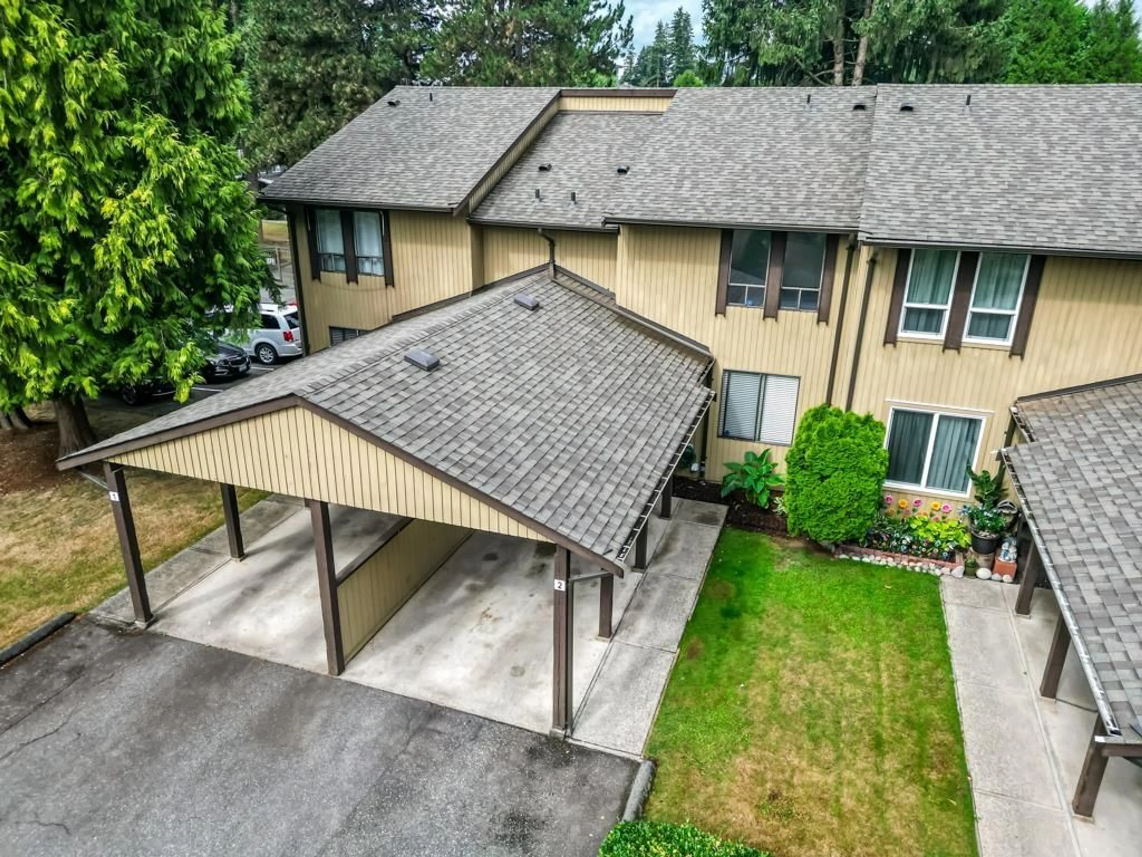 A pic from outside/outdoor area/front of a property/back of a property/a pic from drone, unknown for 2 - 2998 MOUAT DRIVE, Abbotsford British Columbia V2T4E6