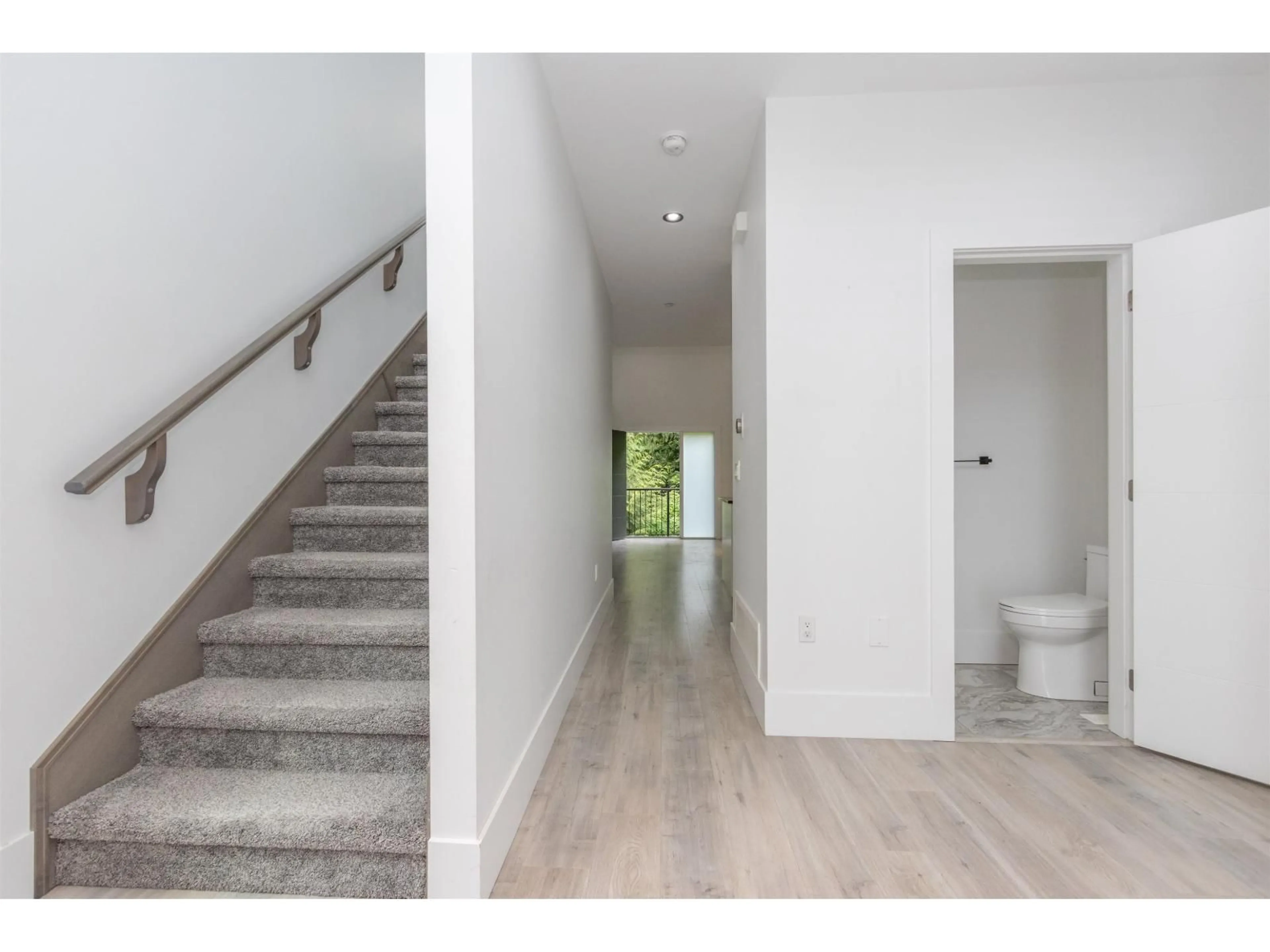 Indoor foyer for 36743 CARL CREEK CRESCENT, Abbotsford British Columbia V3G0H4
