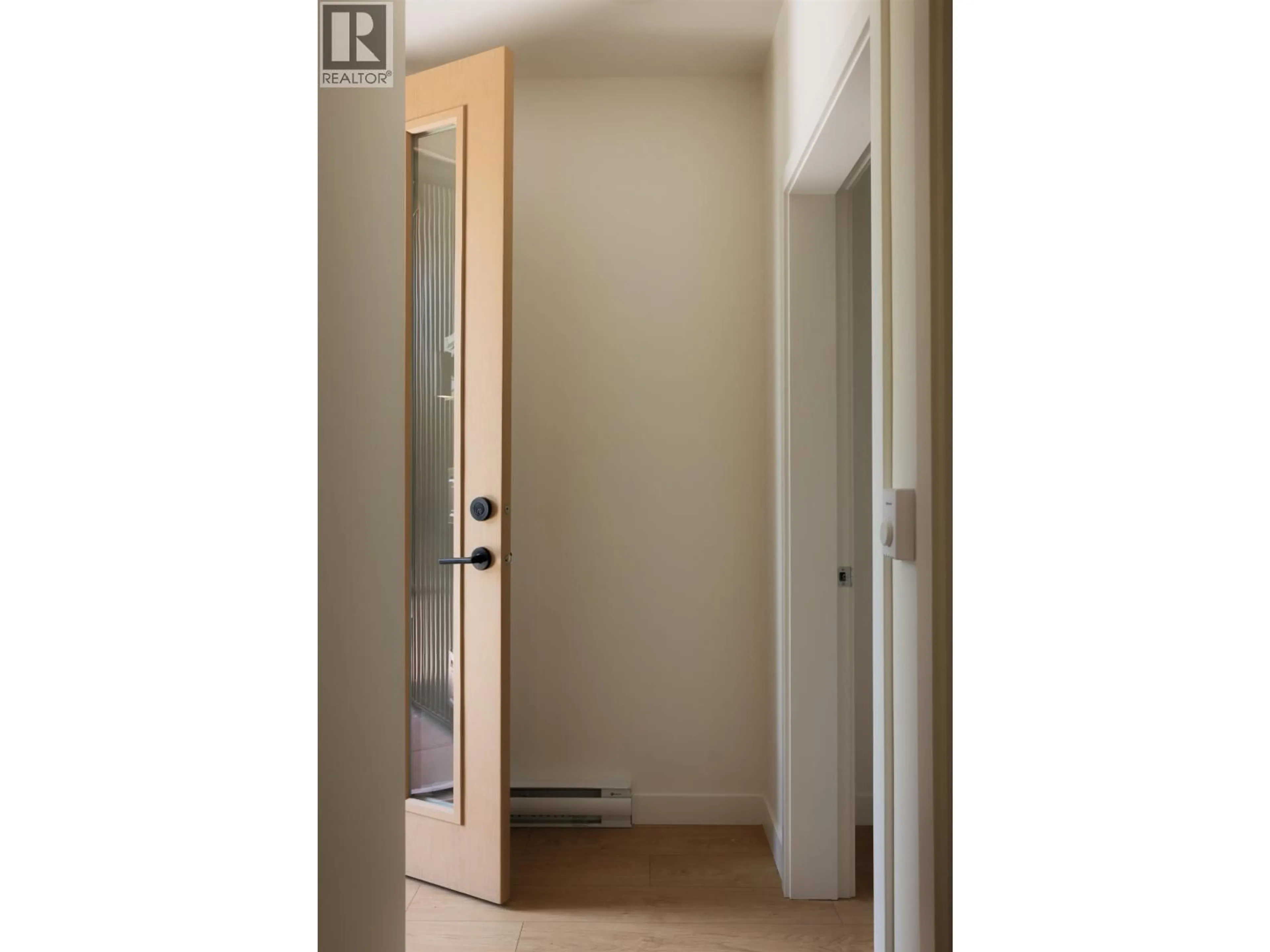 Indoor entryway for 2407 GRANDVIEW HIGHWAY, Vancouver British Columbia V5M2E1