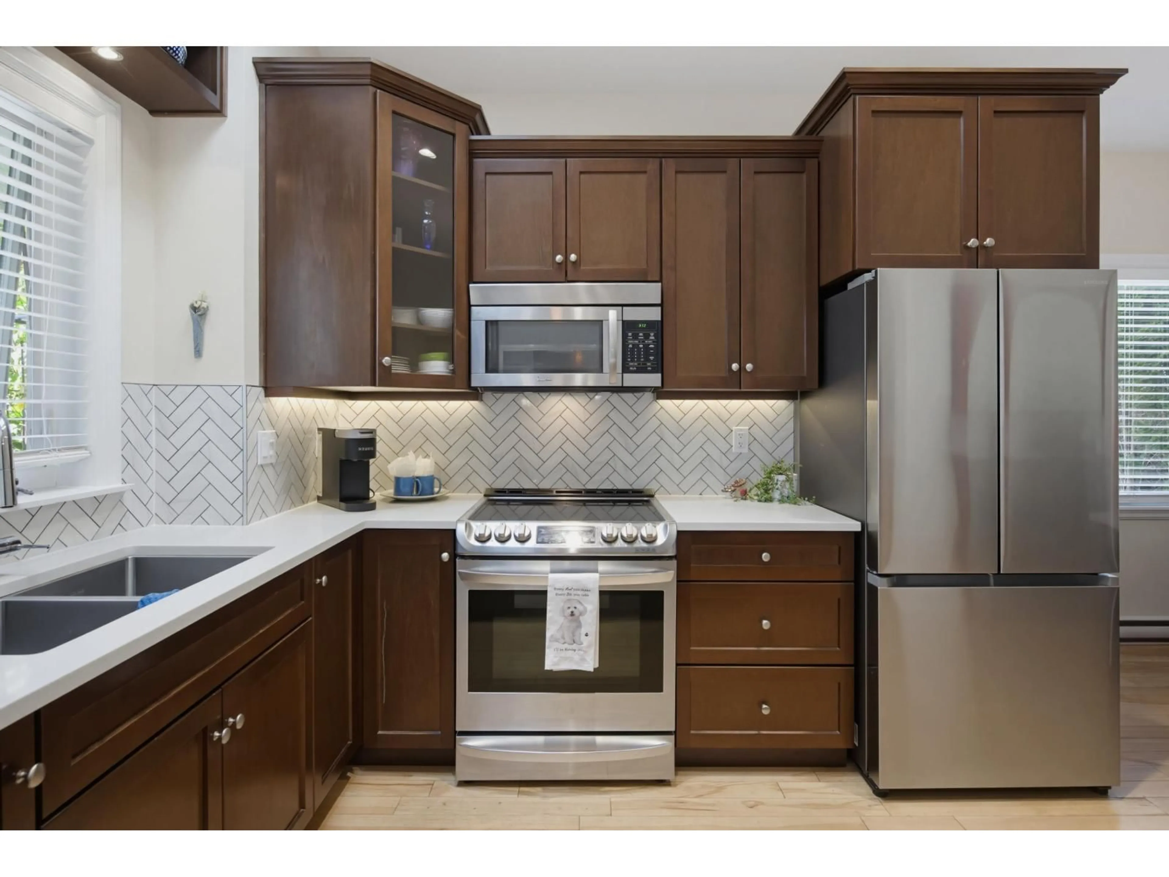 Standard kitchen, ceramic/tile floor for 3 - 1640 140 STREET, Surrey British Columbia V4A0A7