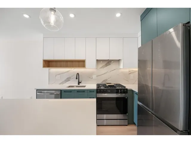 409 - 6270 GOOSEBERRY DRIVE, Surrey 3