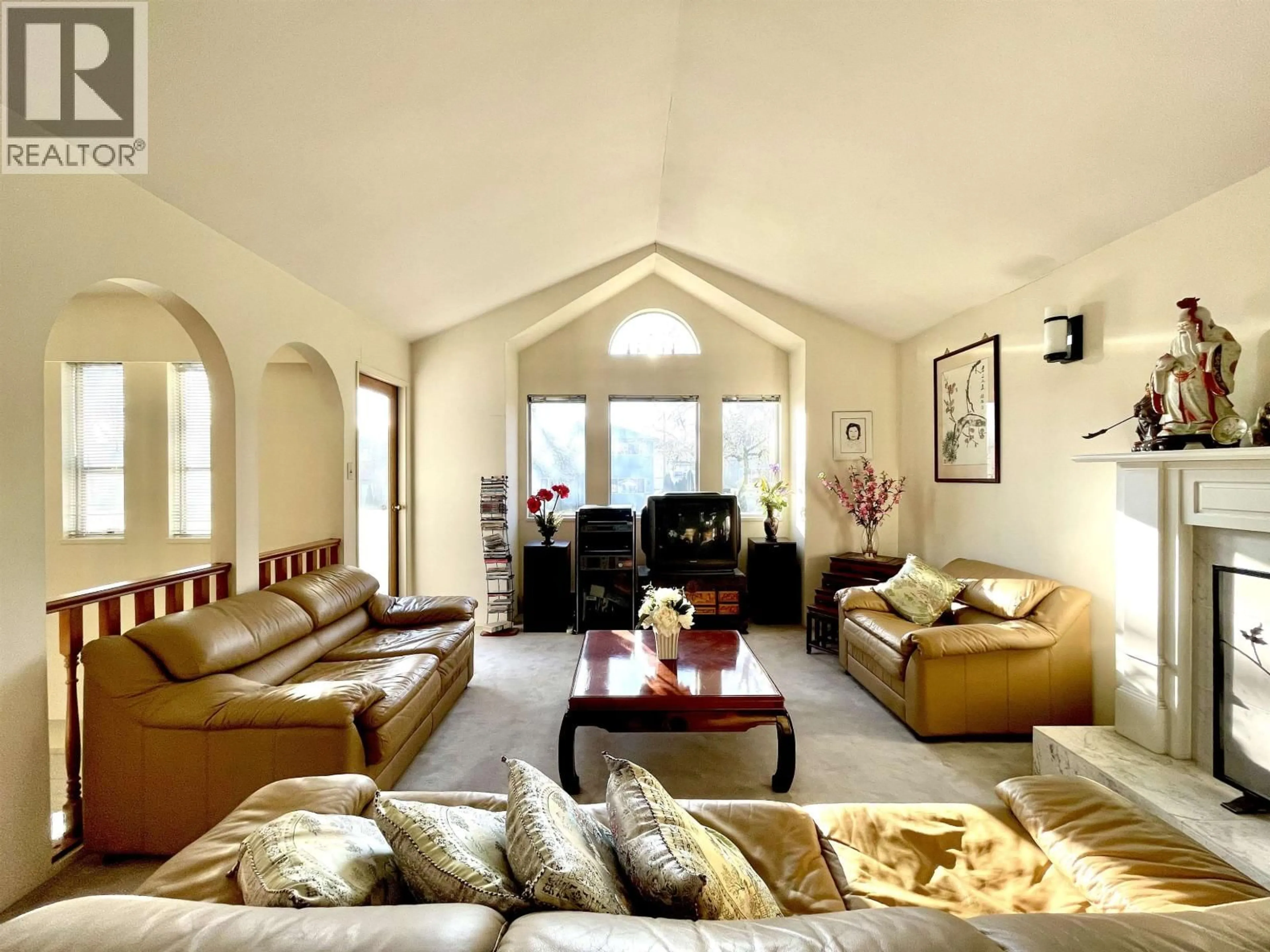Living room with furniture, unknown for 937 18TH AVENUE, Vancouver British Columbia V5Z1W4
