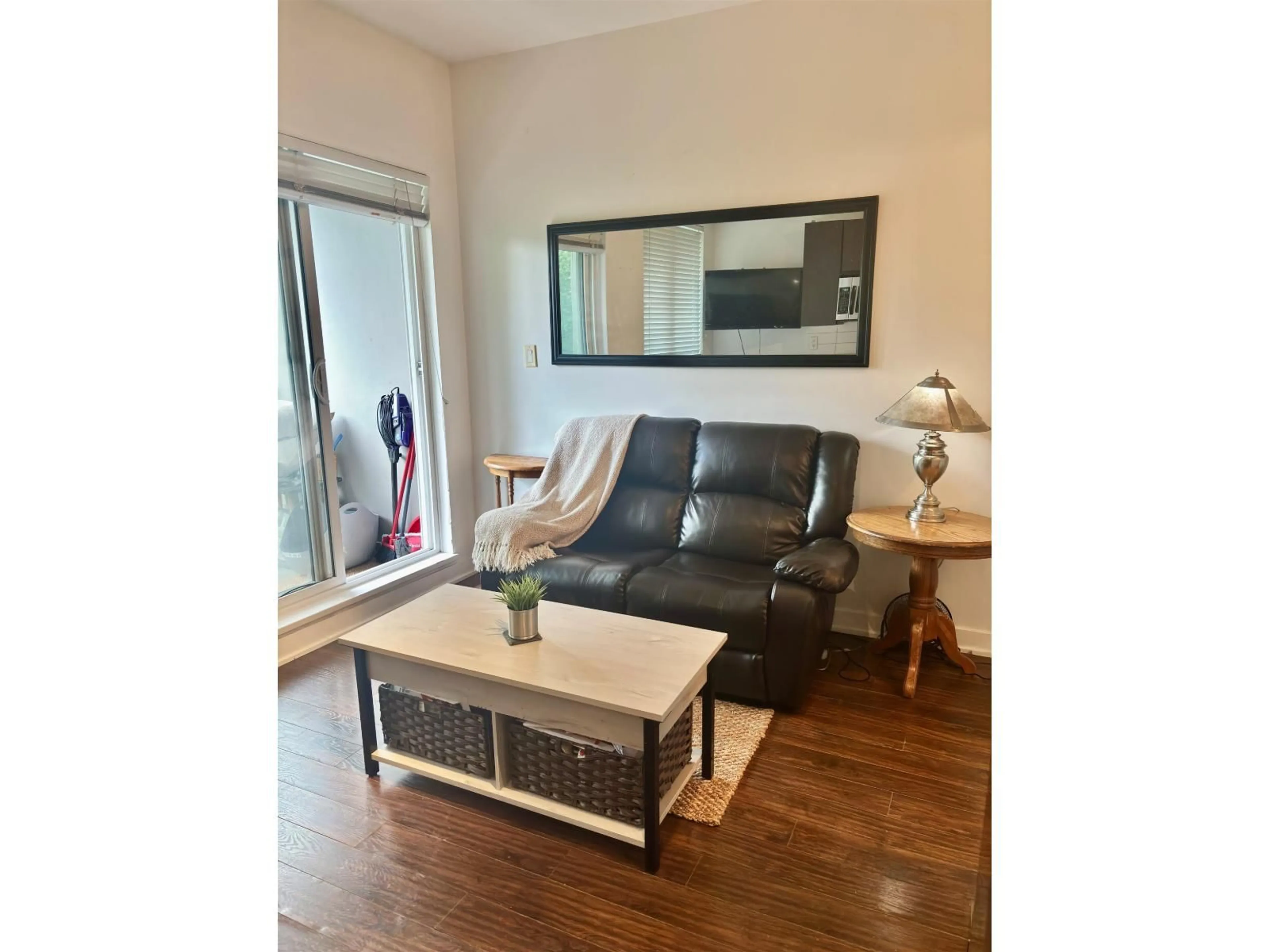 Living room with furniture, wood/laminate floor for 330 - 13321 102A AVENUE, Surrey British Columbia V3T1P6